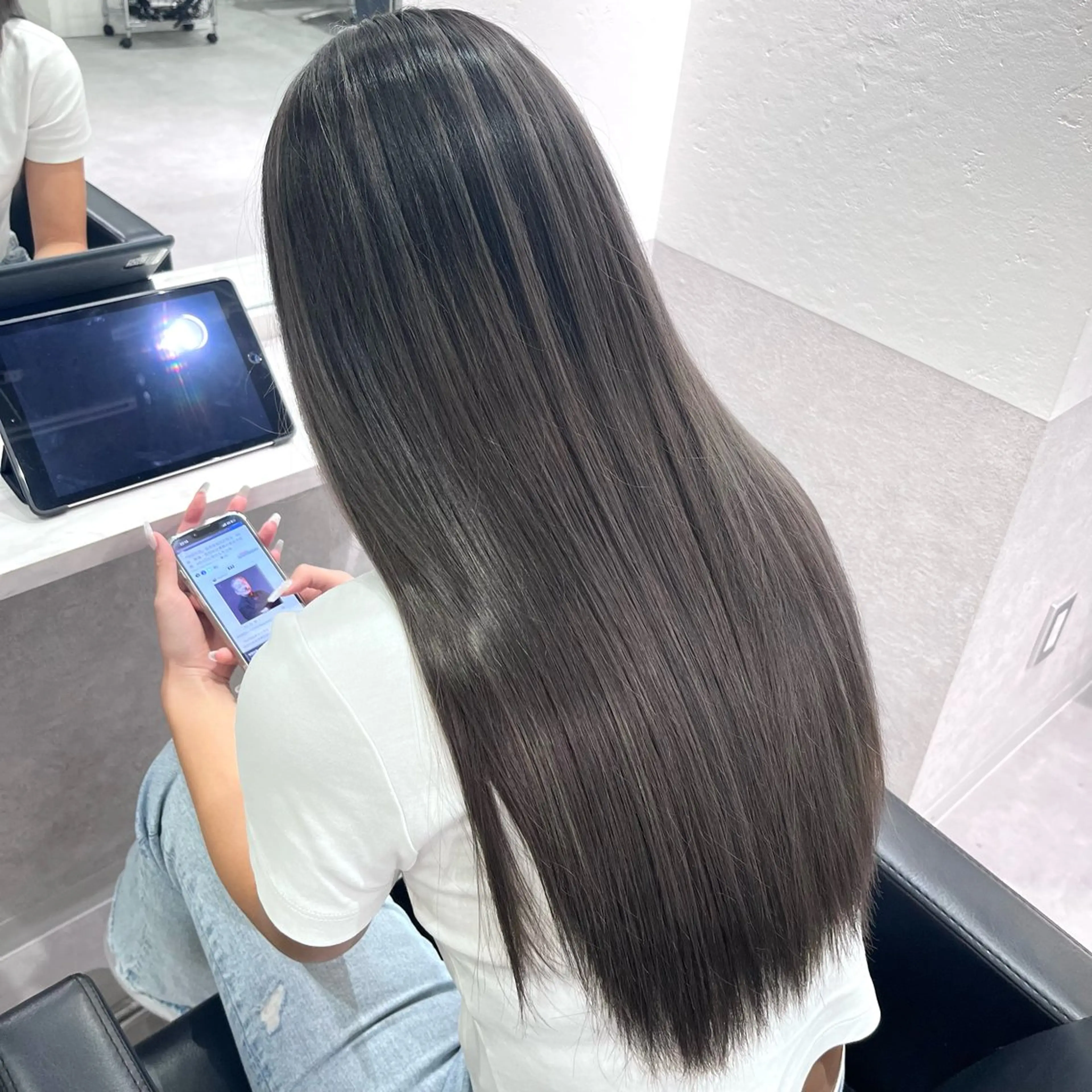 ロング レイヤーカット ヘアカラー EMMA🤍 CIERA.心斎橋のヘアスタイル