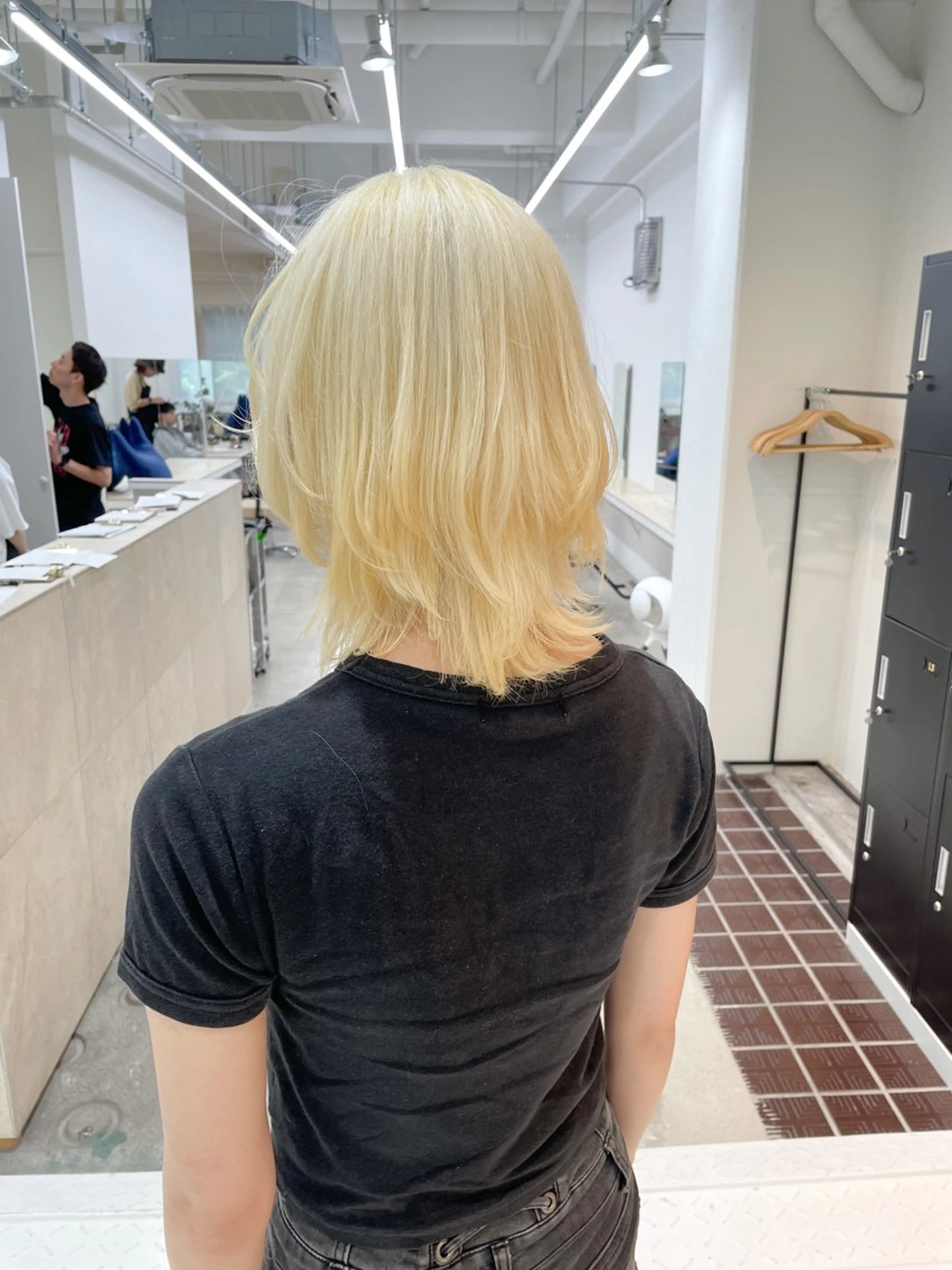 ミディアム カラー ブリーチ 抜きっぱなしブロンド ブロンド ケアブリーチ ハイトーンカラー ヘアカラー トリートメント ハイトーン/レイヤー /ケアブリーチ石川治のヘアスタイル