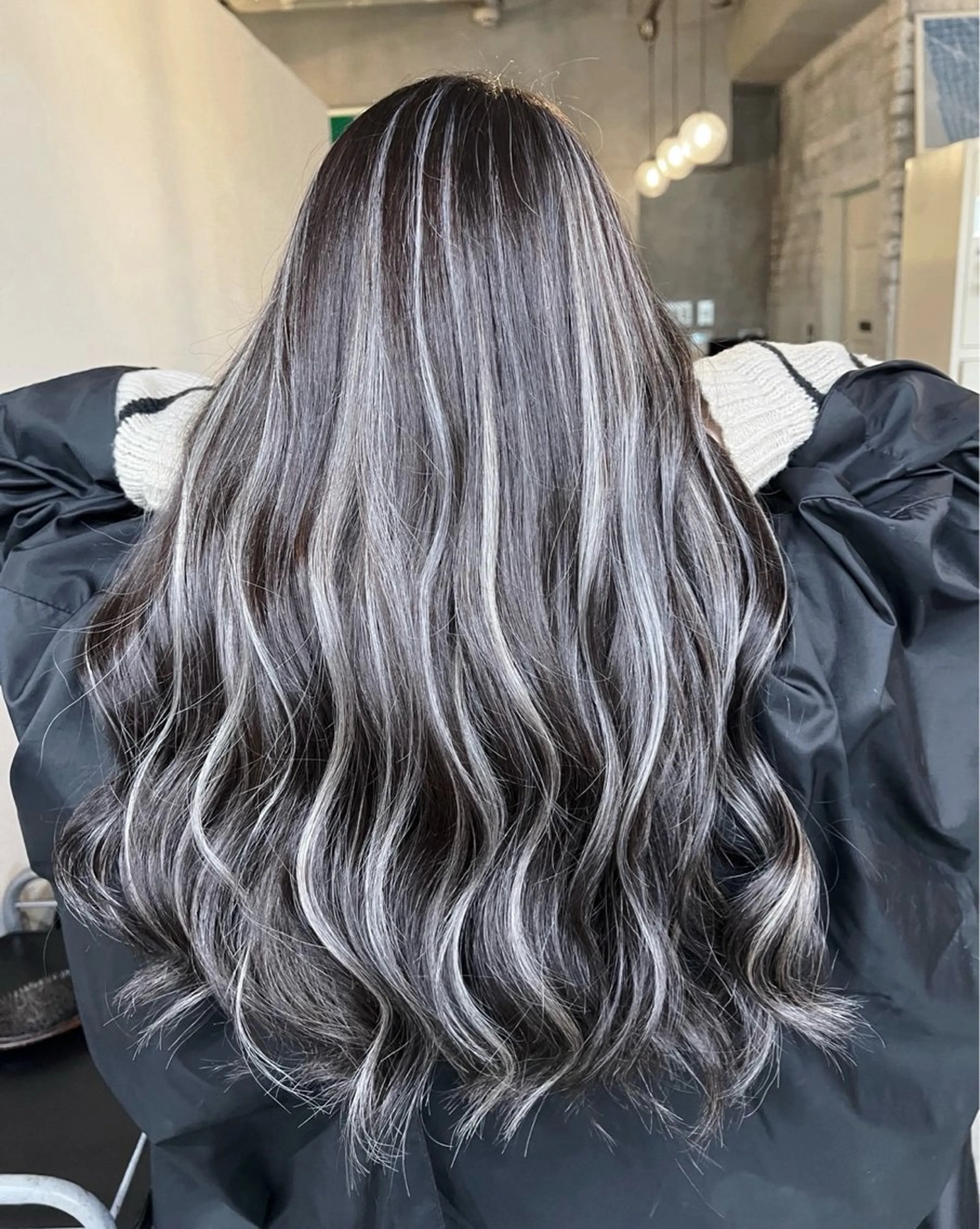 ロング カラー ダークグレー ダークグレージュ グレージュ ハイライトカラー ハイライト ヘアカラー トリートメント 指名数No.1 /NAOYAのヘアスタイル