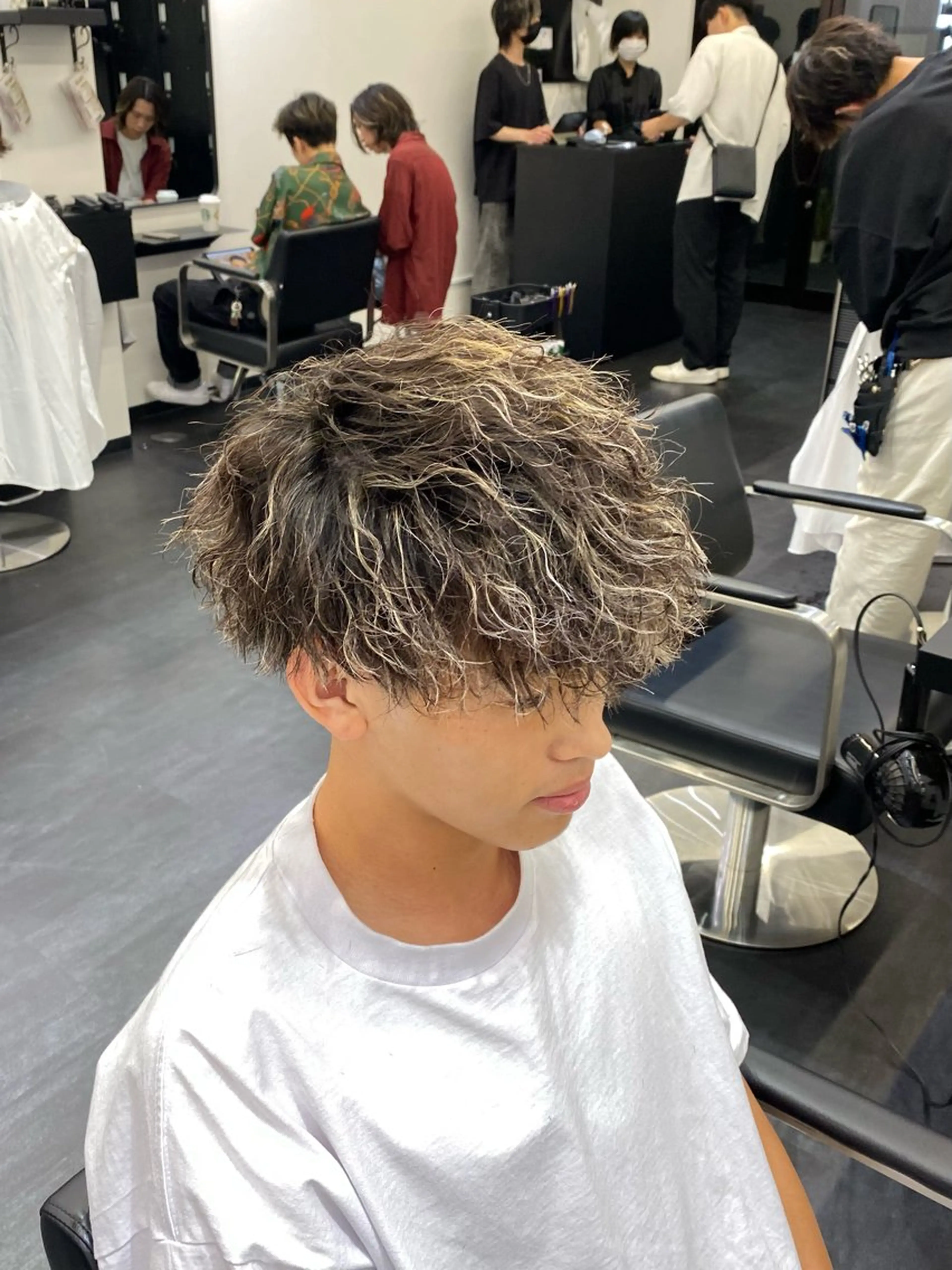 カラー パーマ メンズ メンズハイライト メンズパーマ ハイライトカラー 🦁メンズ神特化🦁 12月限定/隆太郎のヘアスタイル