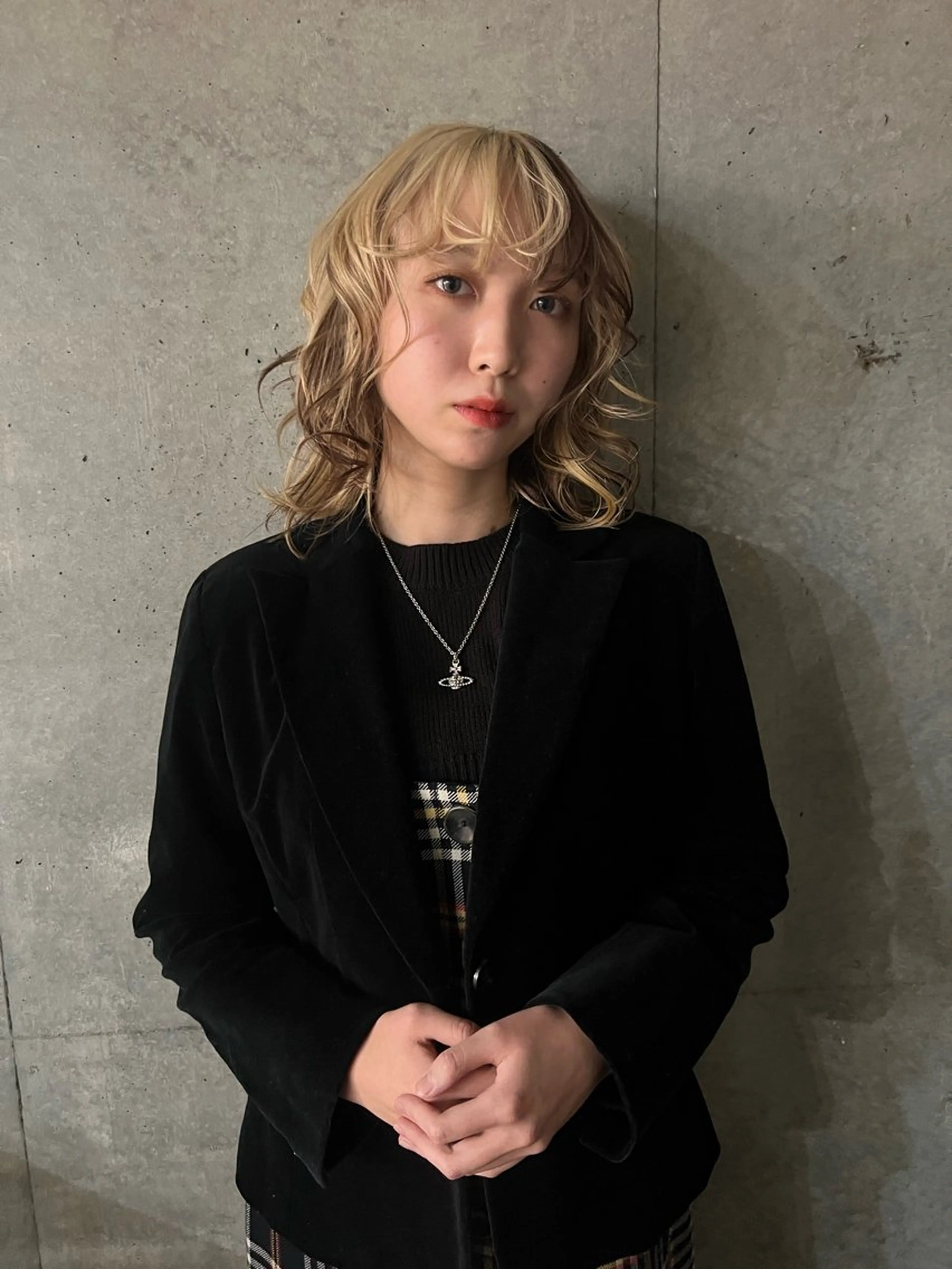 カラー はなえ/ブリーチ/複 雑履歴修正のヘアスタイル