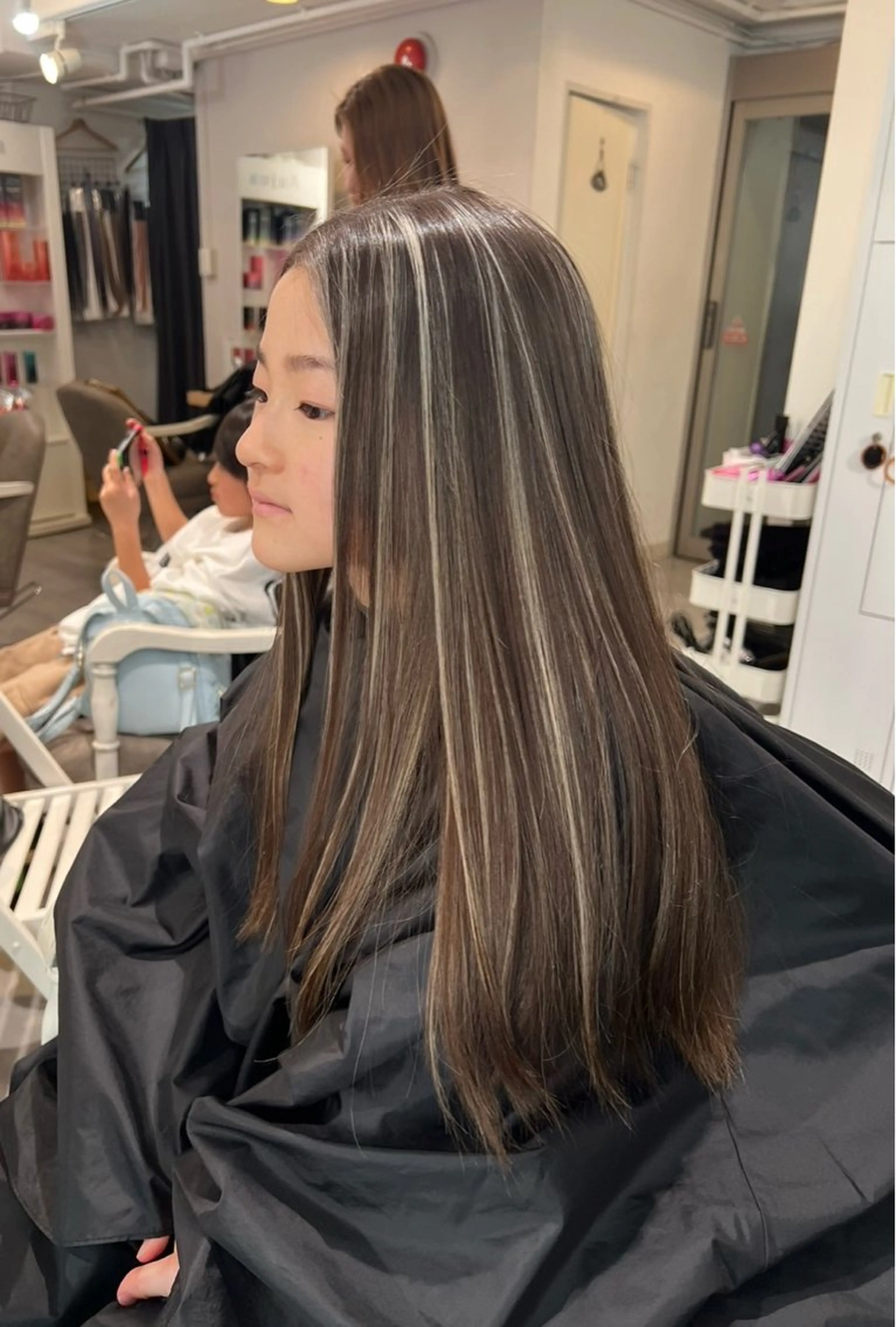 ロング カラー グレージュ ハイライトカラー ハイライト ヘアカラー トリートメント 指名数No.1 /NAOYAのヘアスタイル