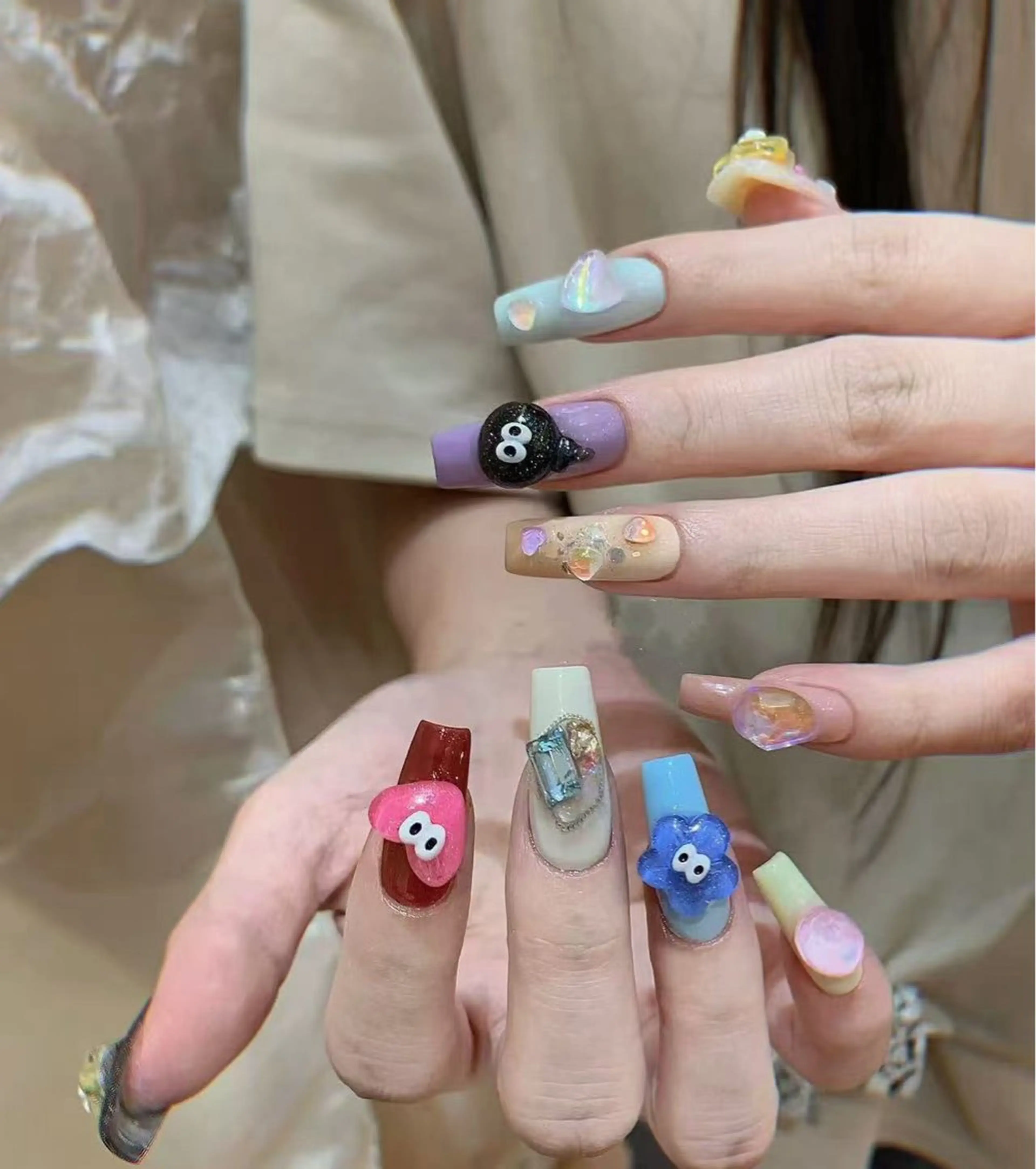 ネイル オーロラネイル フラワーネイル フットネイル フレンチネイル ジェルネイル ハンドネイル BabyYouMi nailのネイルデザイン