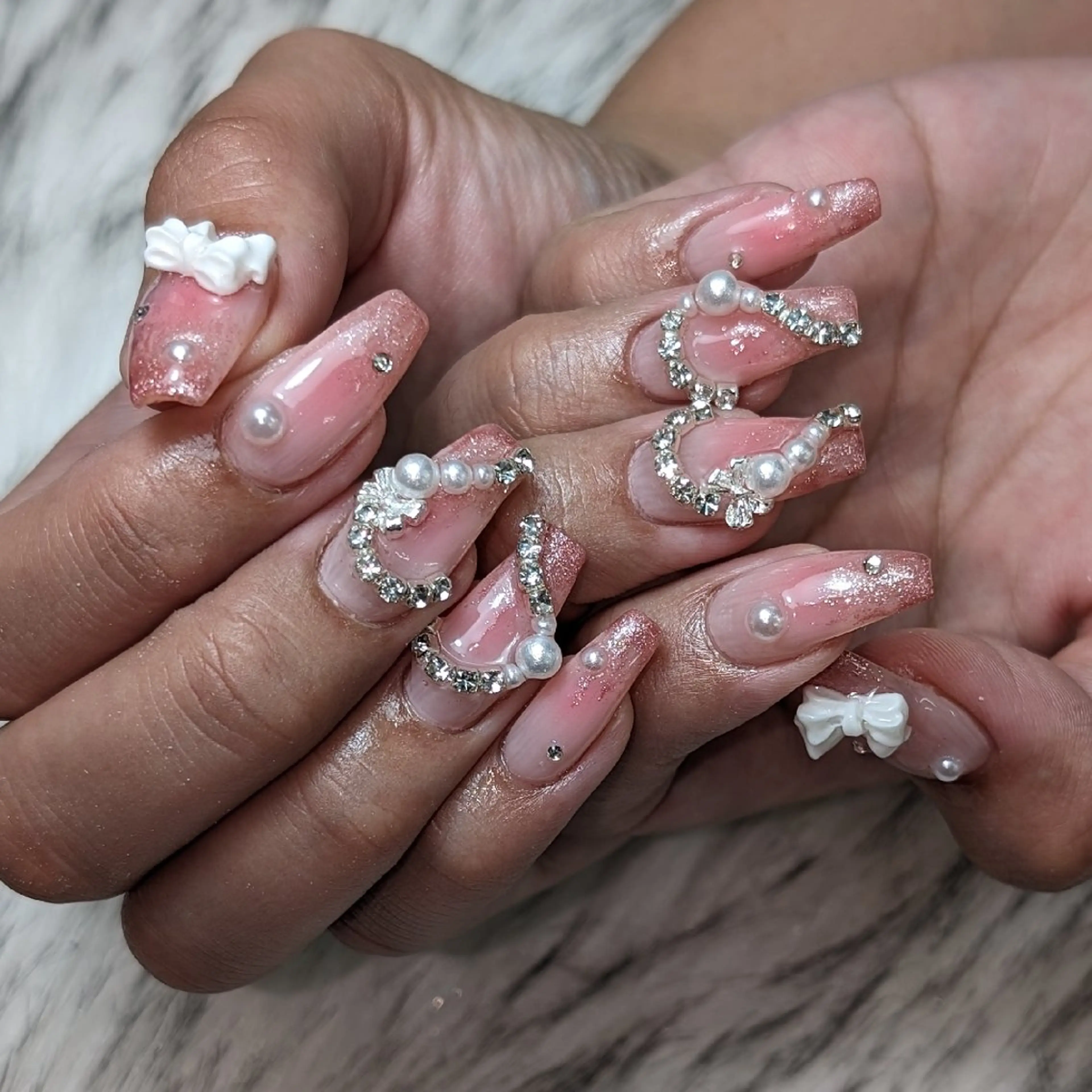 ネイル ハンドネイル RUNWAY 　　の眉毛・アイブロウイメージ