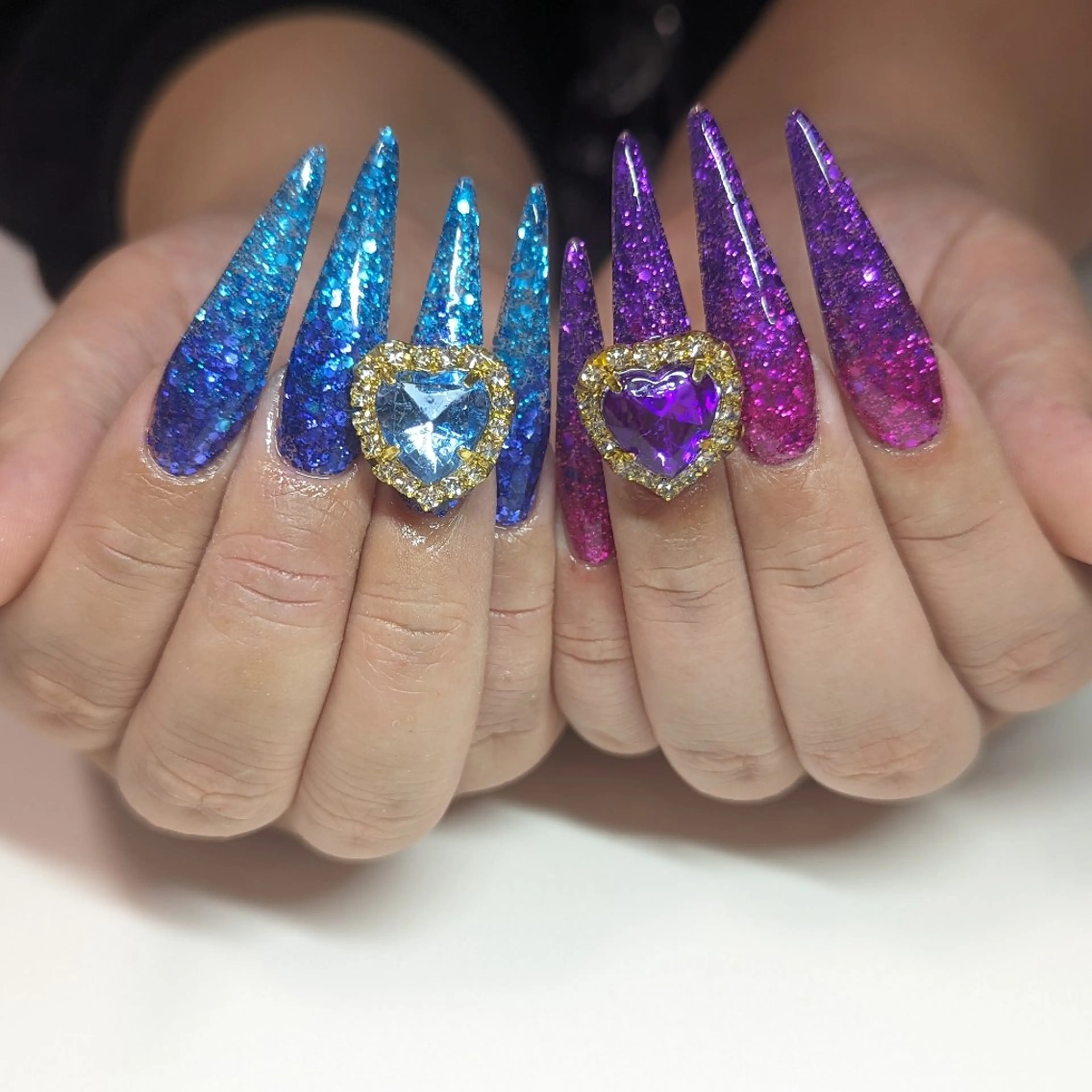 ロング ハンドネイル クロキ 。のネイルデザイン