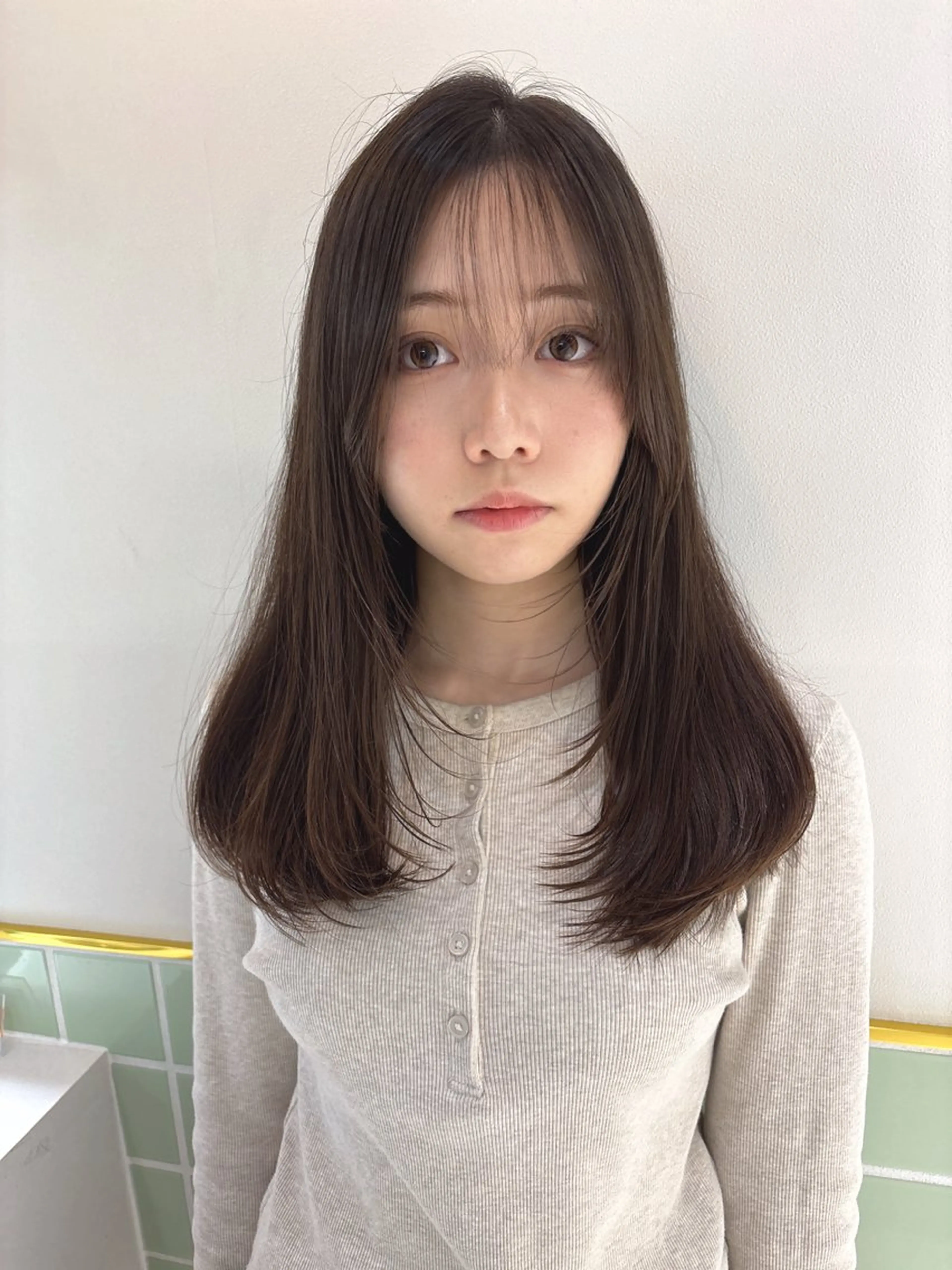 セミロング カラー ヘアアレンジ ブリーチ 透明感カラー ブリーチなしカラー くびれヘア 顔まわりレイヤー カット ヘアカラー トリートメント ヘッドスパ ヘアセット 二ヶ月綺麗が続くレ イヤー/星野六三四のヘアスタイル