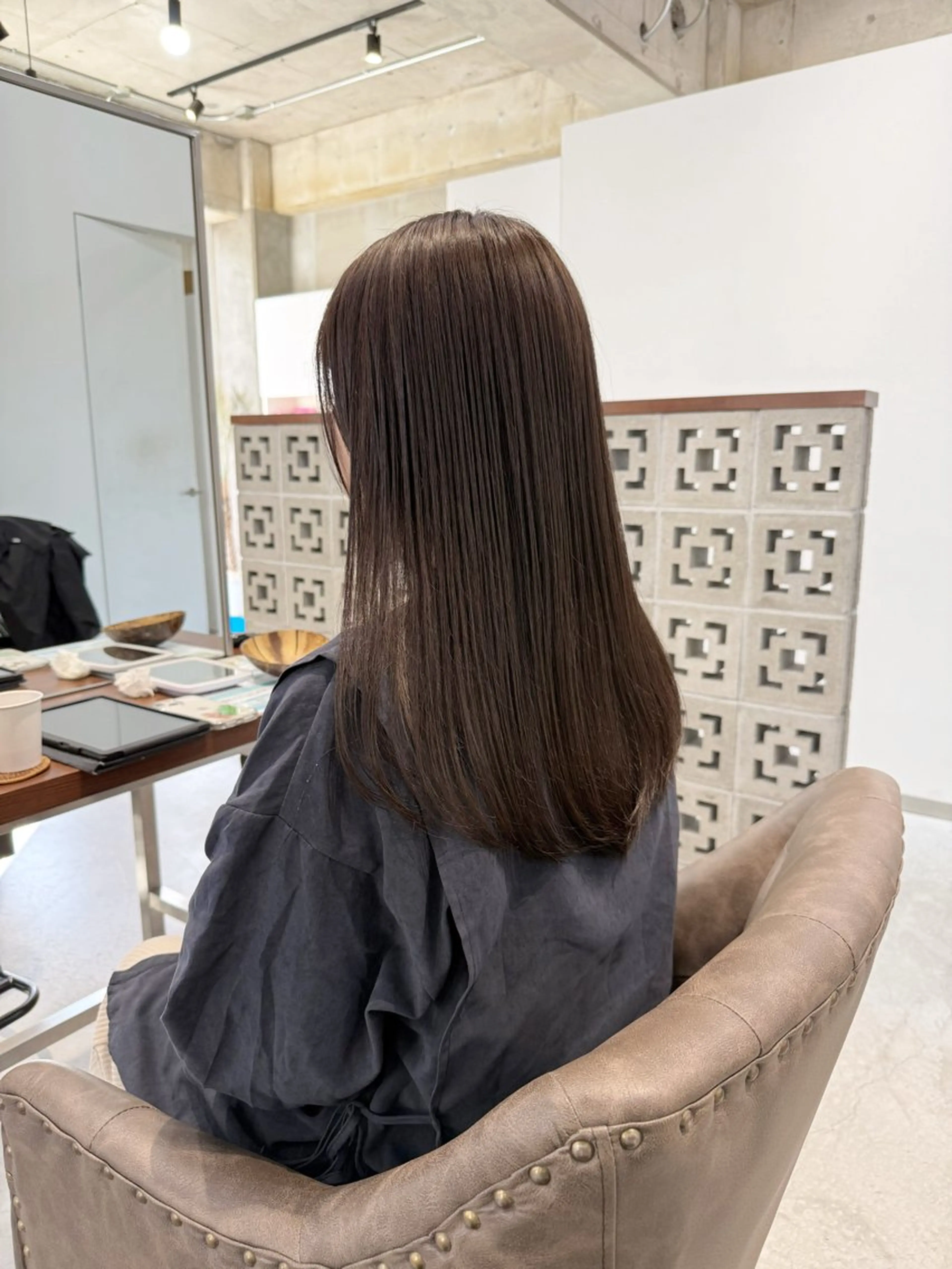 ロング カラー ベージュカラー オリーブベージュ カット ヘアカラー トリートメント カイリ /レイヤーカットのヘアスタイル