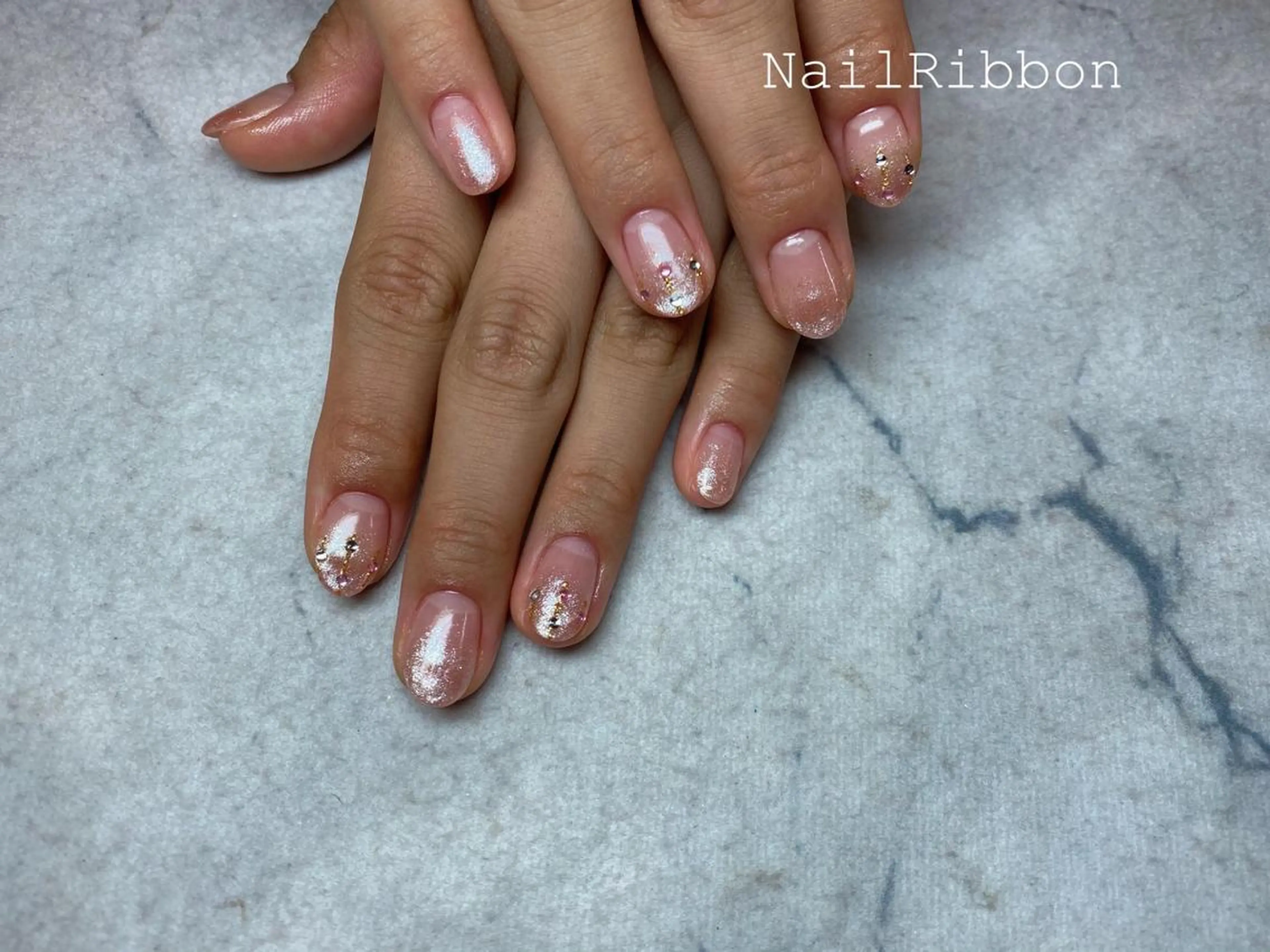 ネイル ネイルリボン 受付スタッフのネイルデザイン