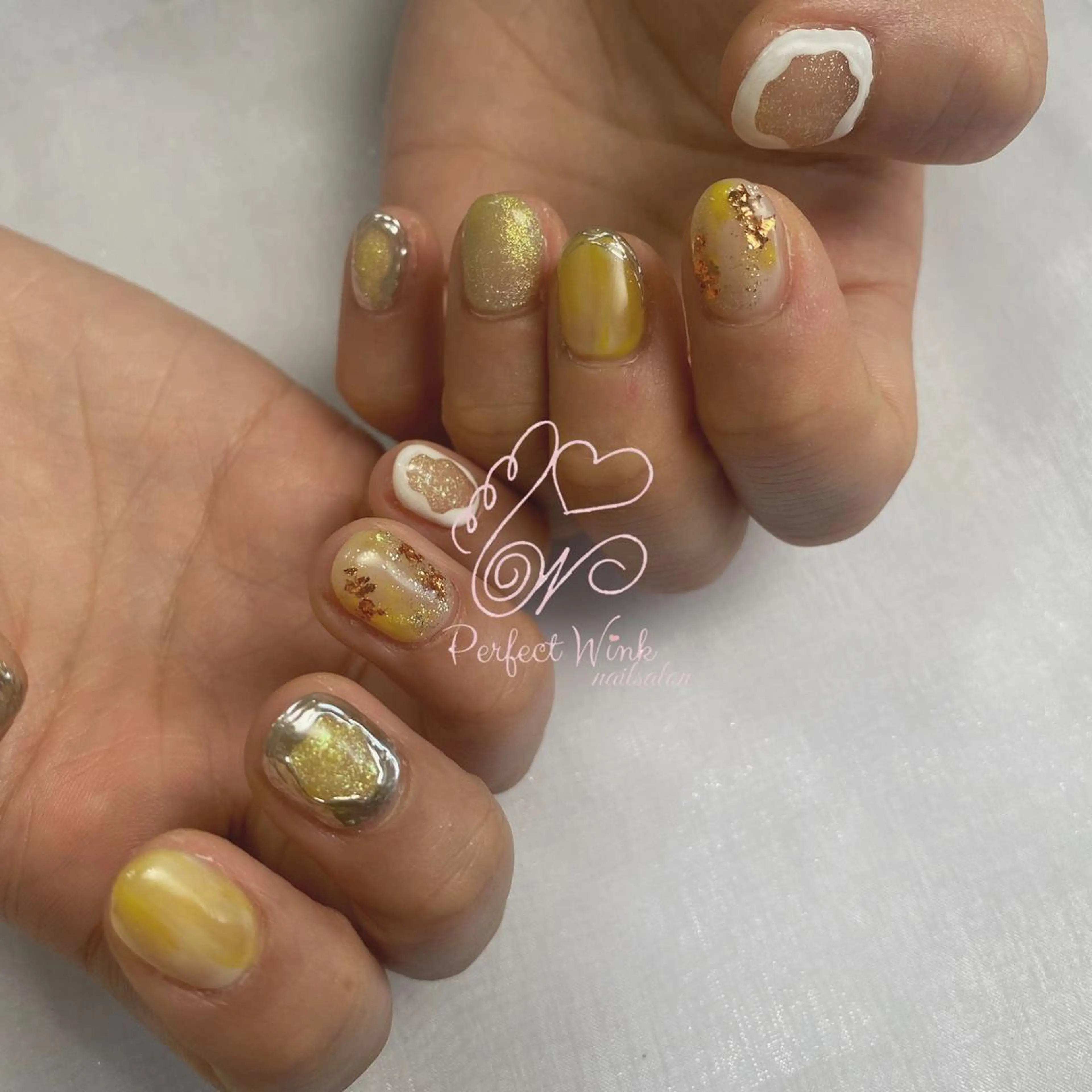 ネイル フレンチネイル ジェルネイル グラデーション キラキラネイル ラメ(グリッター) ハンドネイル 💅Perfect Wink RUI🌈のネイルデザイン