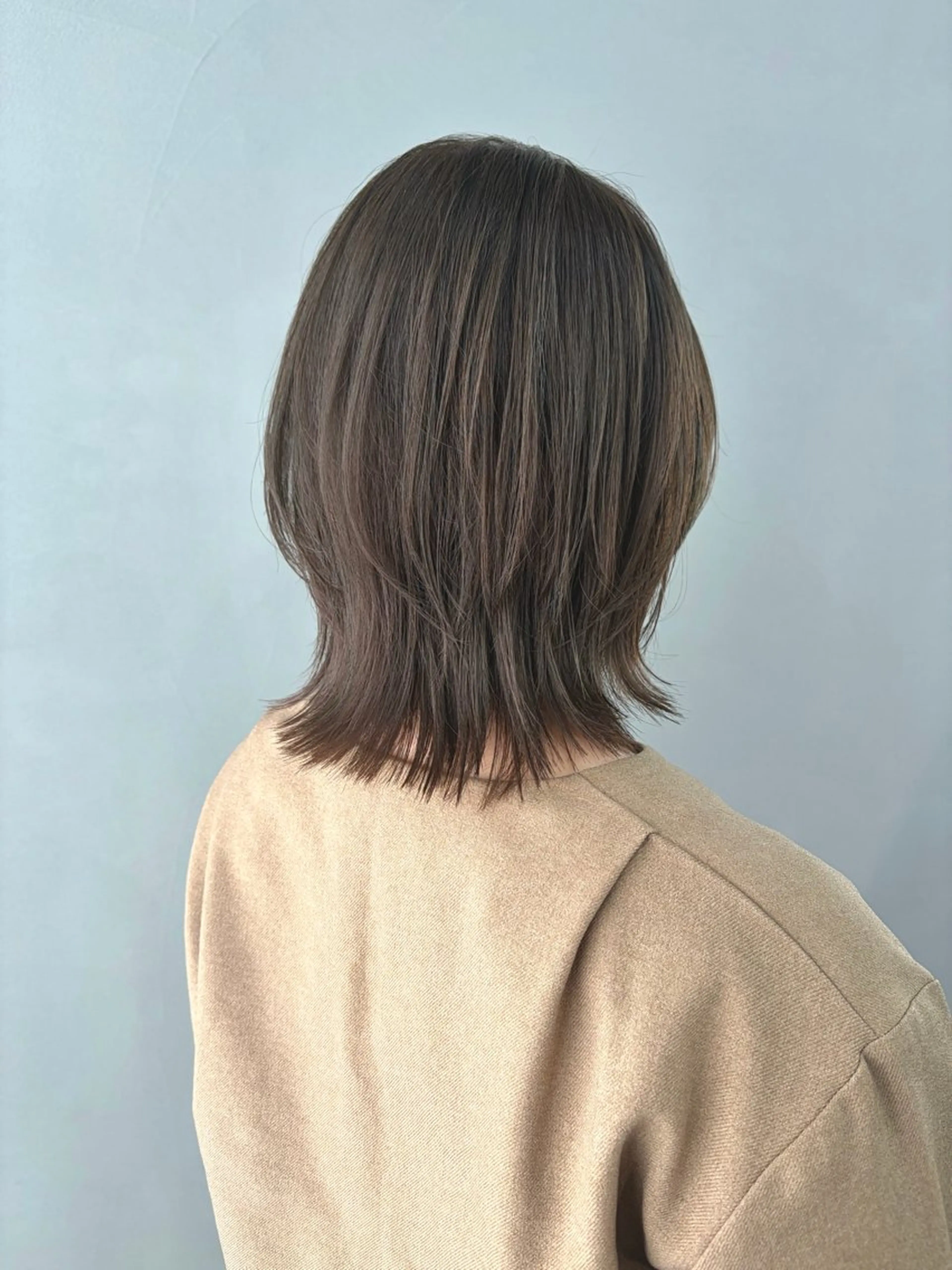 ミディアム カラー グレージュ ウルフカット カット ヘアカラー トリートメント S. Hitomiのヘアスタイル