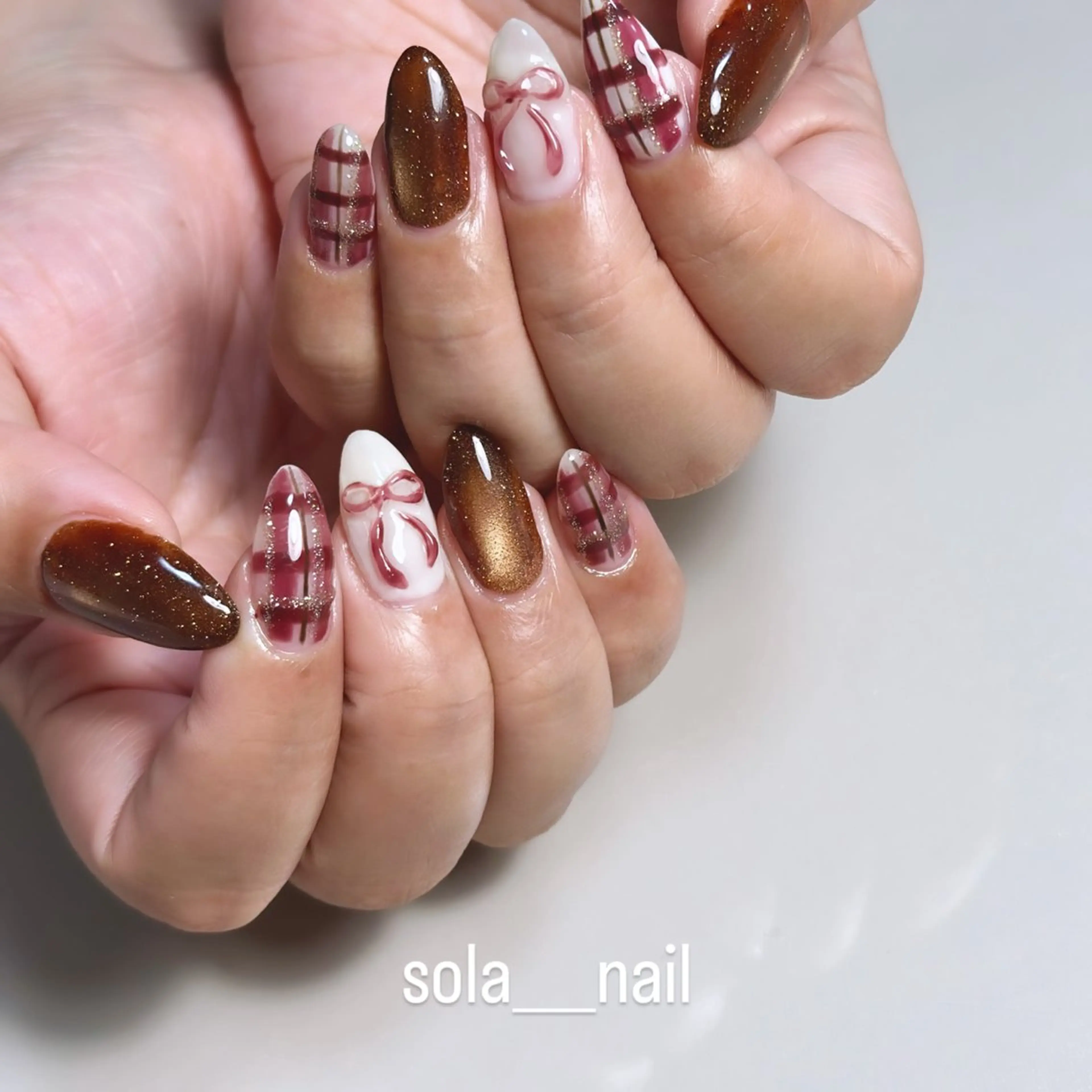 ネイル ボルドー ブラウン ガーリー マグネットネイル ニュアンスネイル sola nailのネイルデザイン