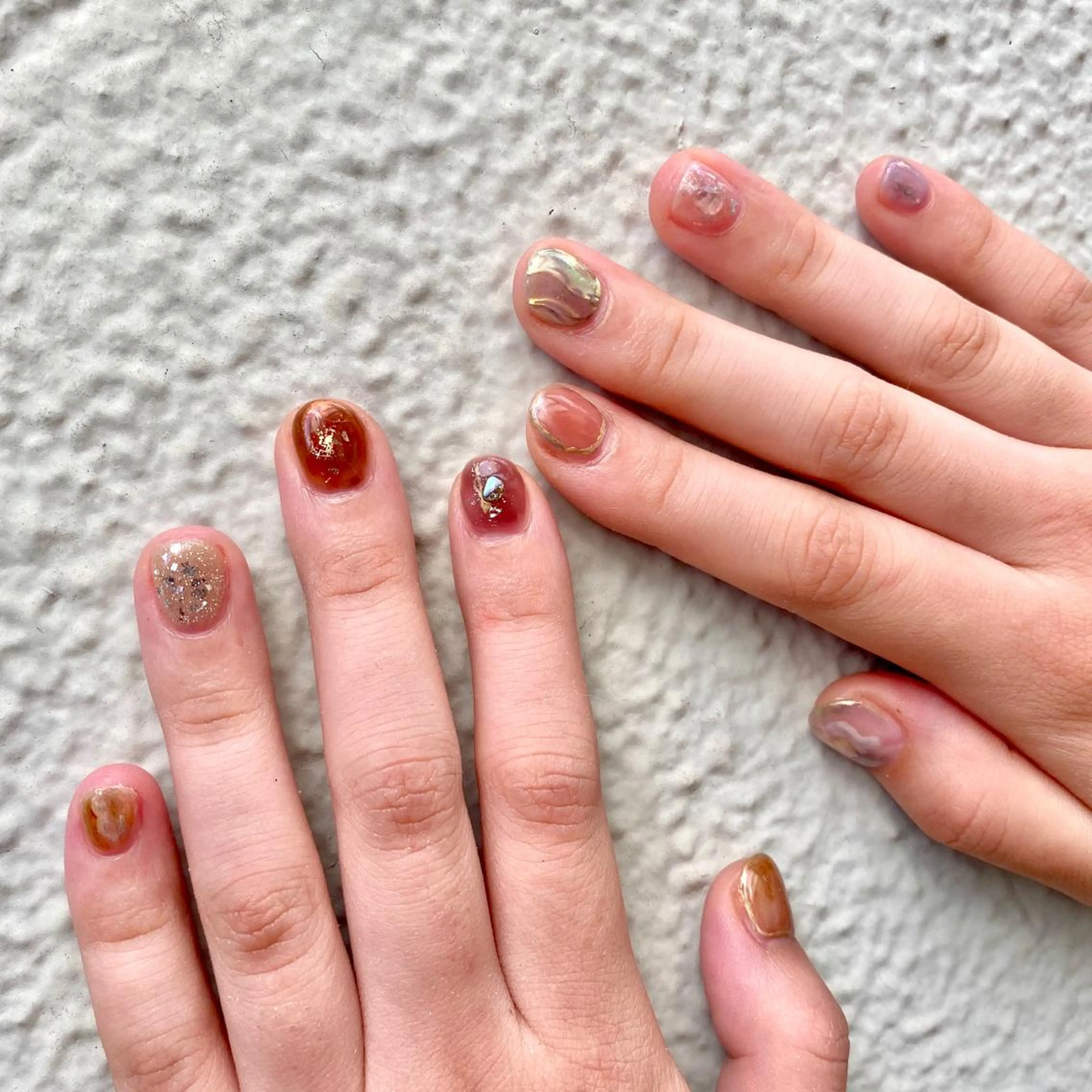 ネイル ブラウン ニュアンスネイル ショートネイル ハンドネイル 栗林 実莉のネイルデザイン