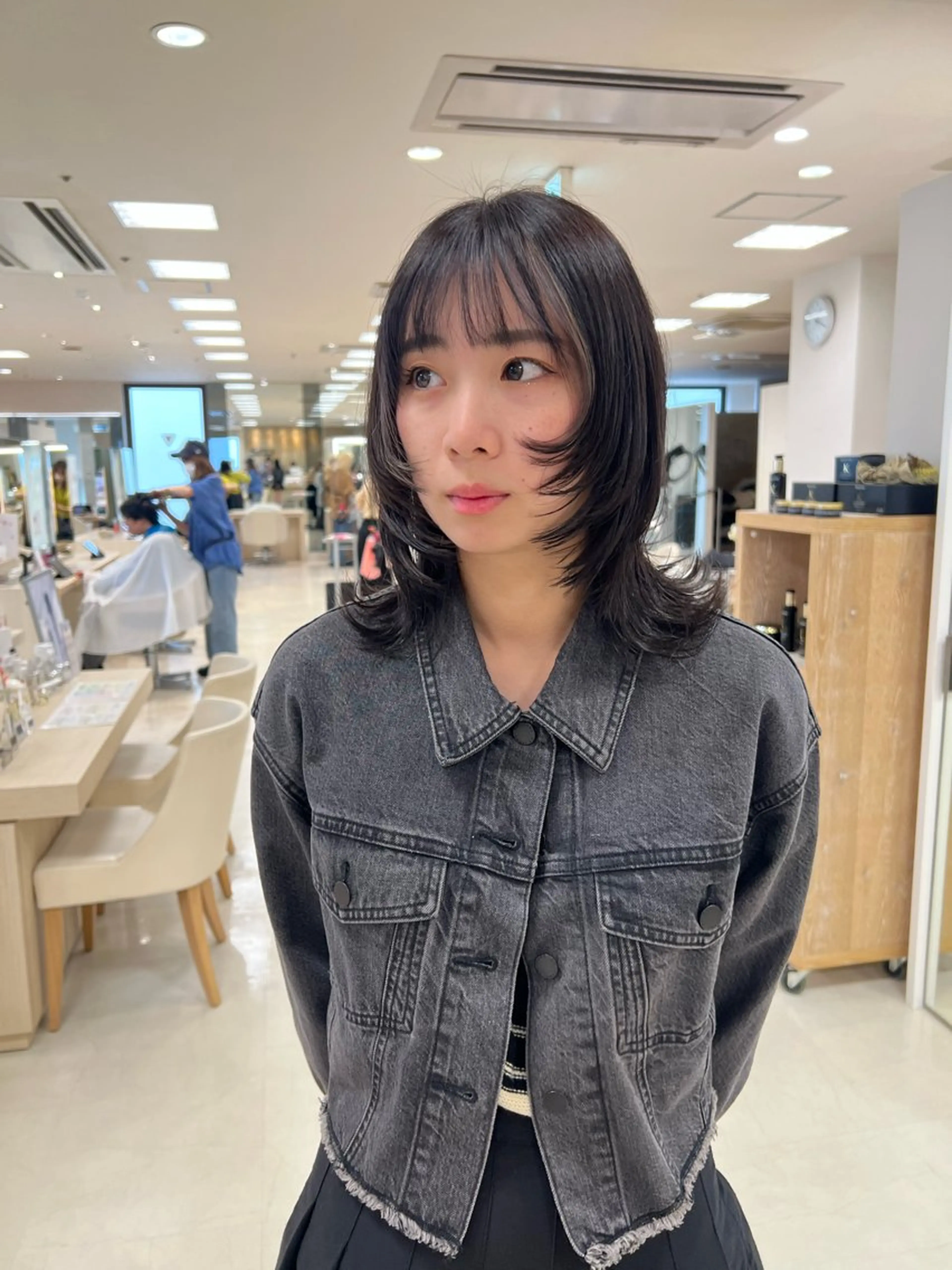 ミディアム カラー ミディアムレイヤー デザインカラー インナーカラー レイヤーカット ウルフカット カット ヘアカラー トリートメント ヘッドスパ ヘアセット ハイトーン/ウルフ /レイヤー/坂野幸伸のヘアスタイル