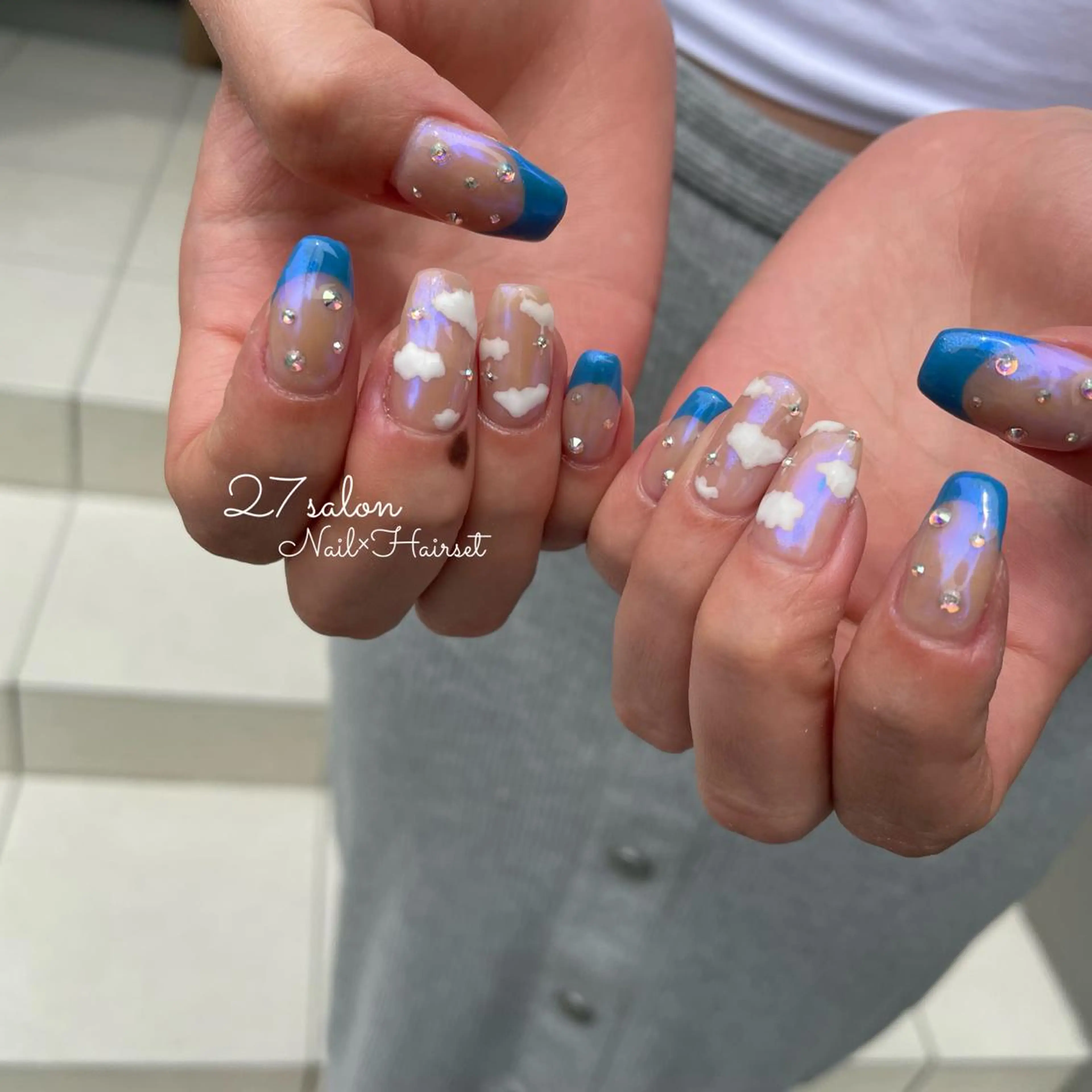 ネイル オーロラネイル ブルー ドット フレンチネイル 27salon yuinaのネイルデザイン