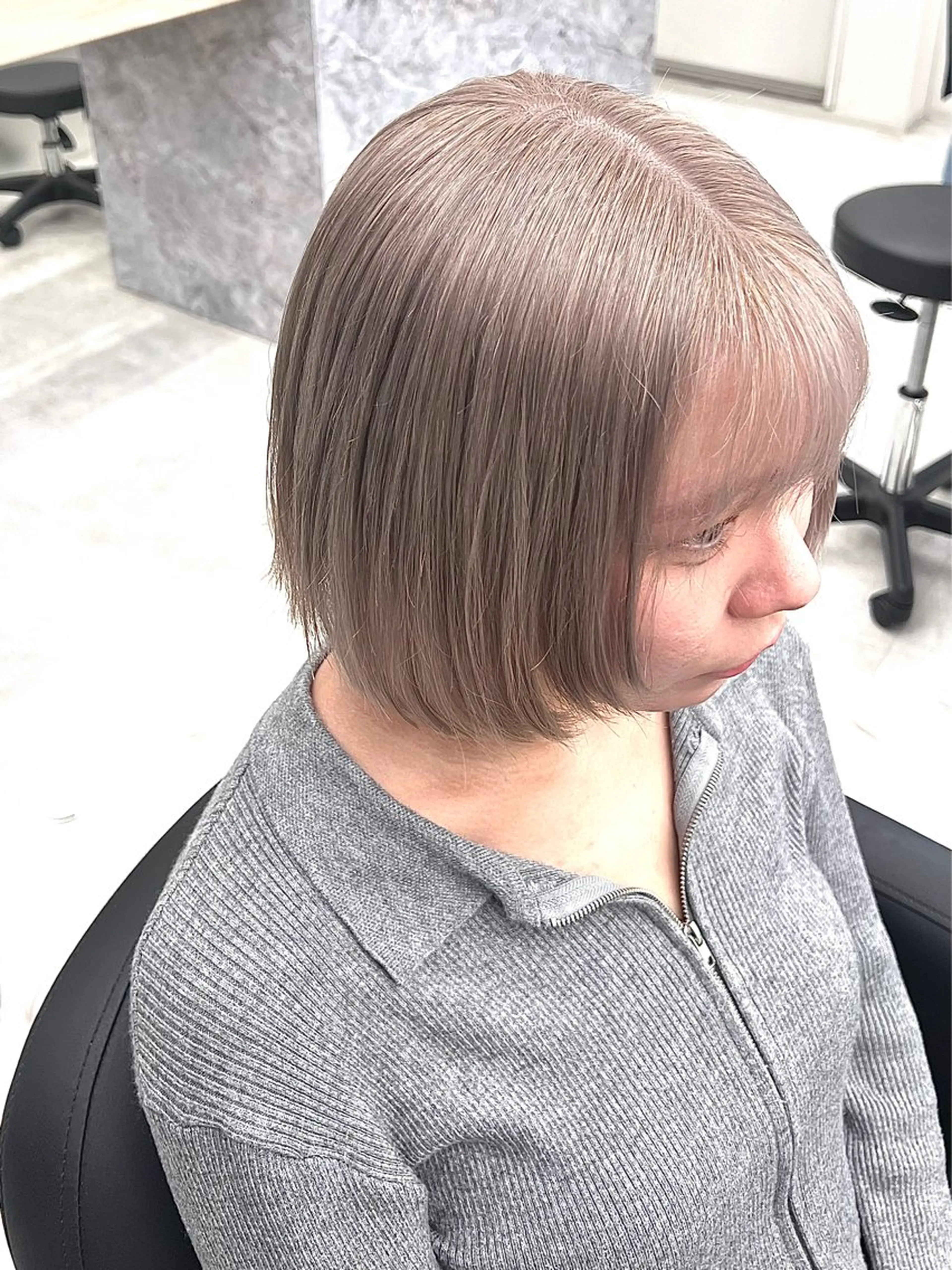 ミディアム MINA / 韓国 🇰🇷ハイトーンのヘアスタイル