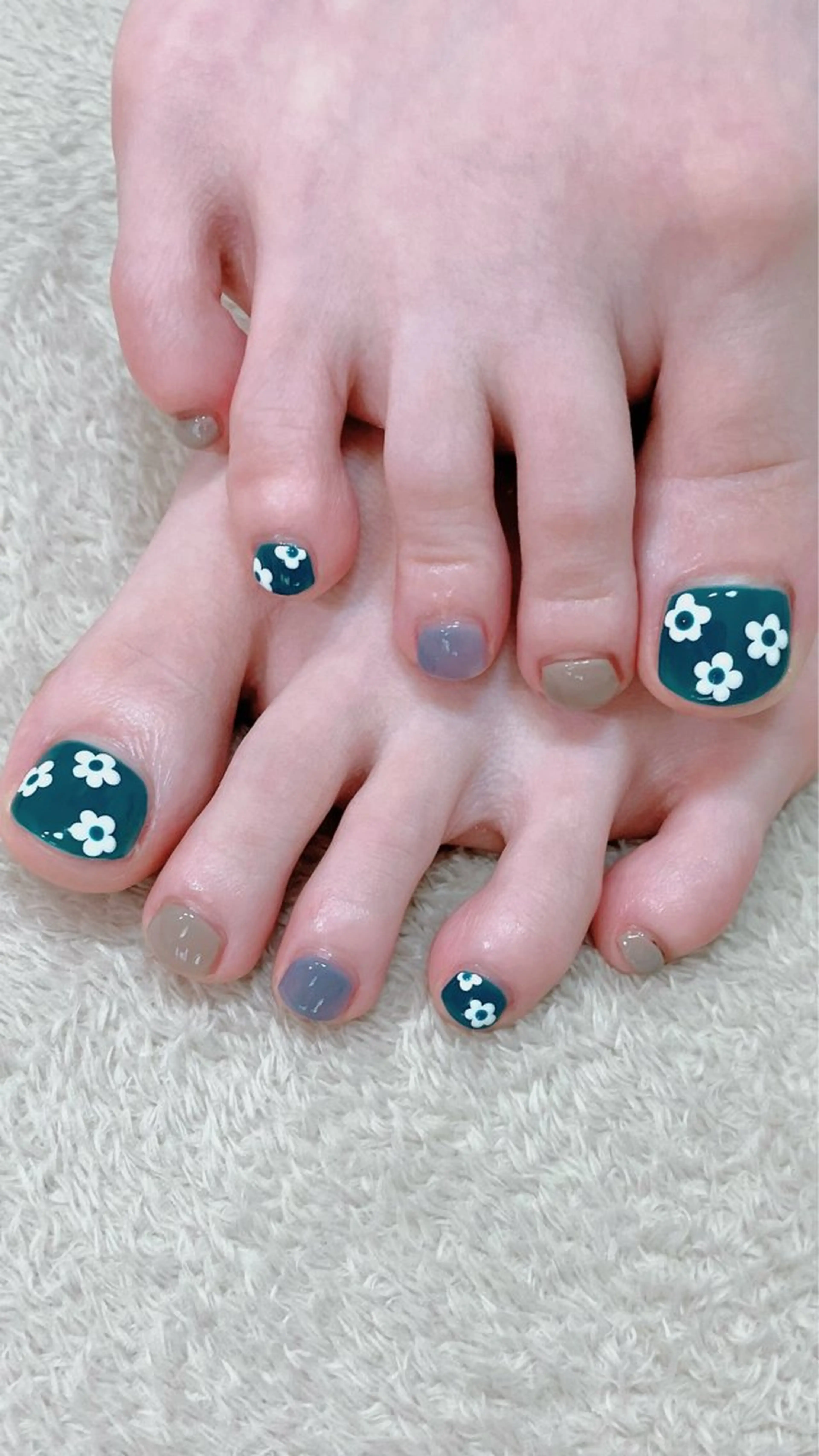 ネイル フットネイル shino🌟 痛ネイルのネイルデザイン