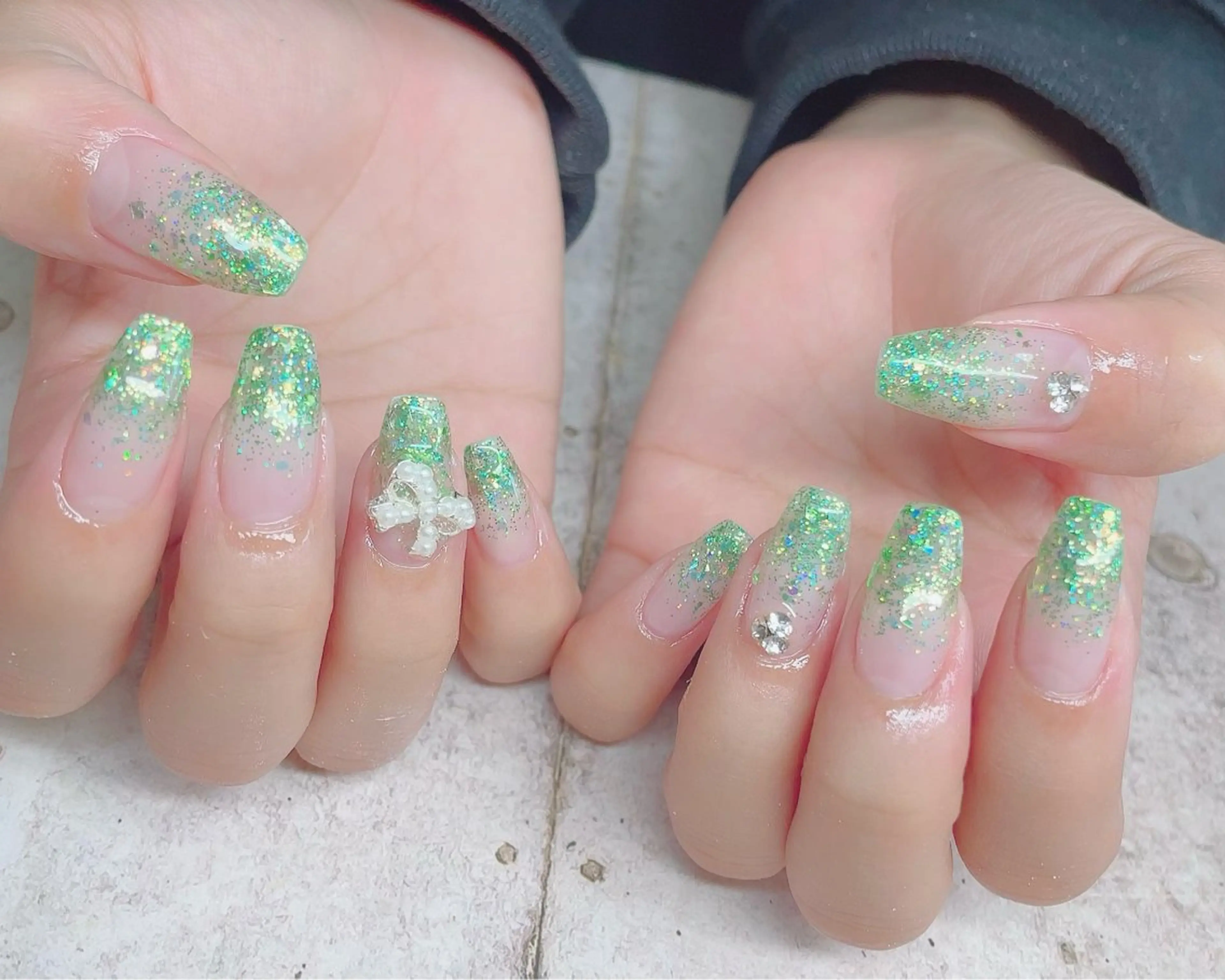 ネイル グラデーション ラメ(グリッター) ラメグラデーション リボン ハンドネイル Nail_by N1のネイルデザイン