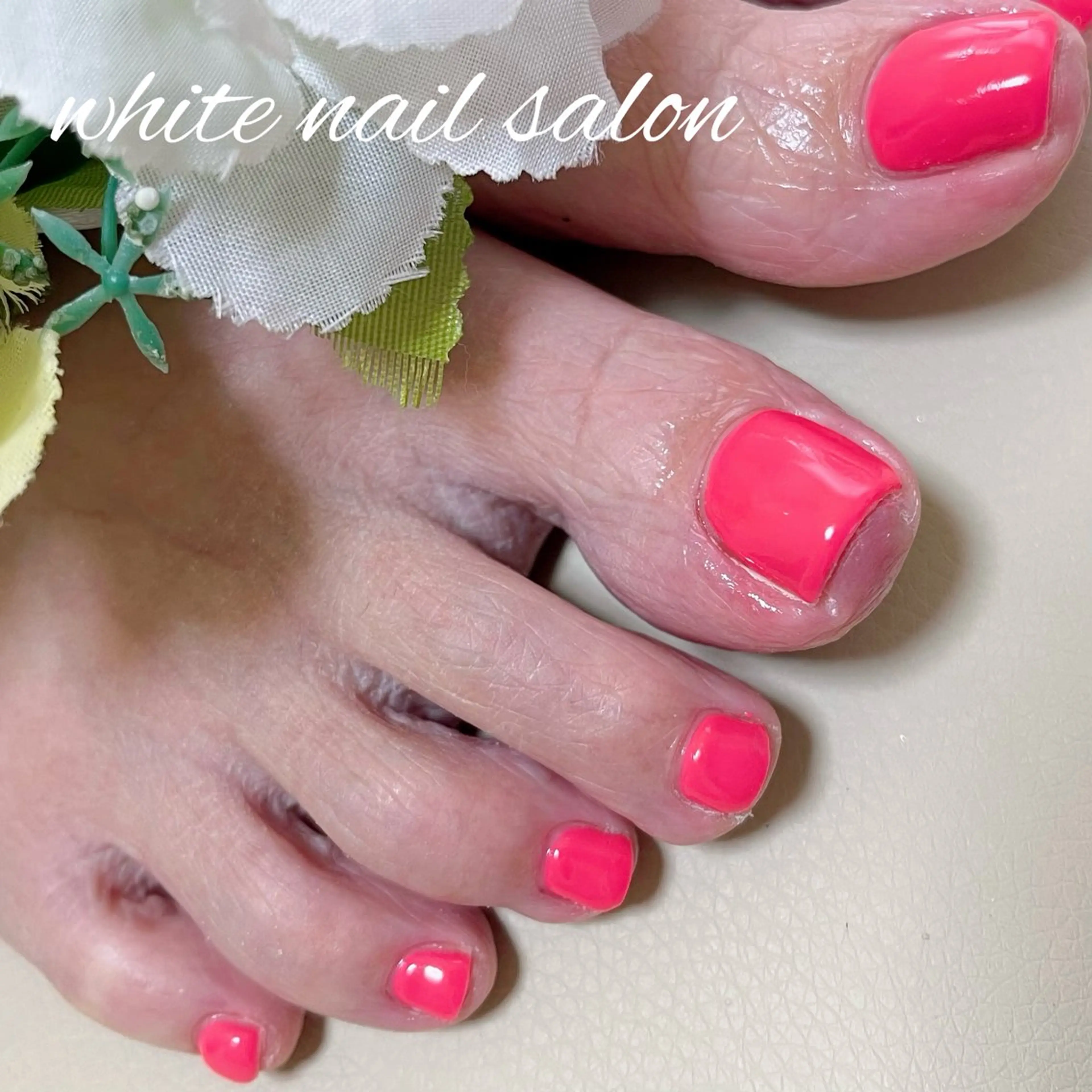ネイル シンプルネイル フットネイル white nail salonのネイルデザイン