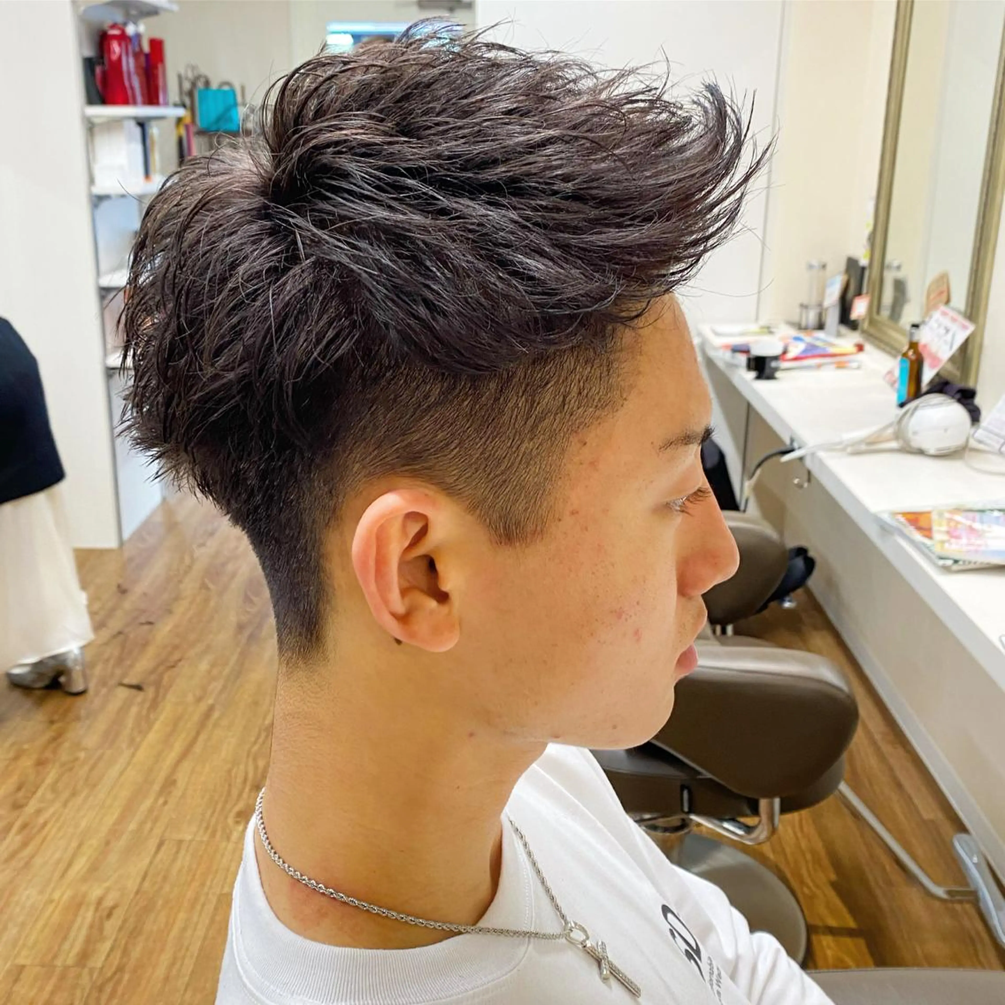 メンズ モヒカン カット ヘアカラー 🟦メンズパーマ🟦 横浜駅｜小上馬淳司のヘアスタイル