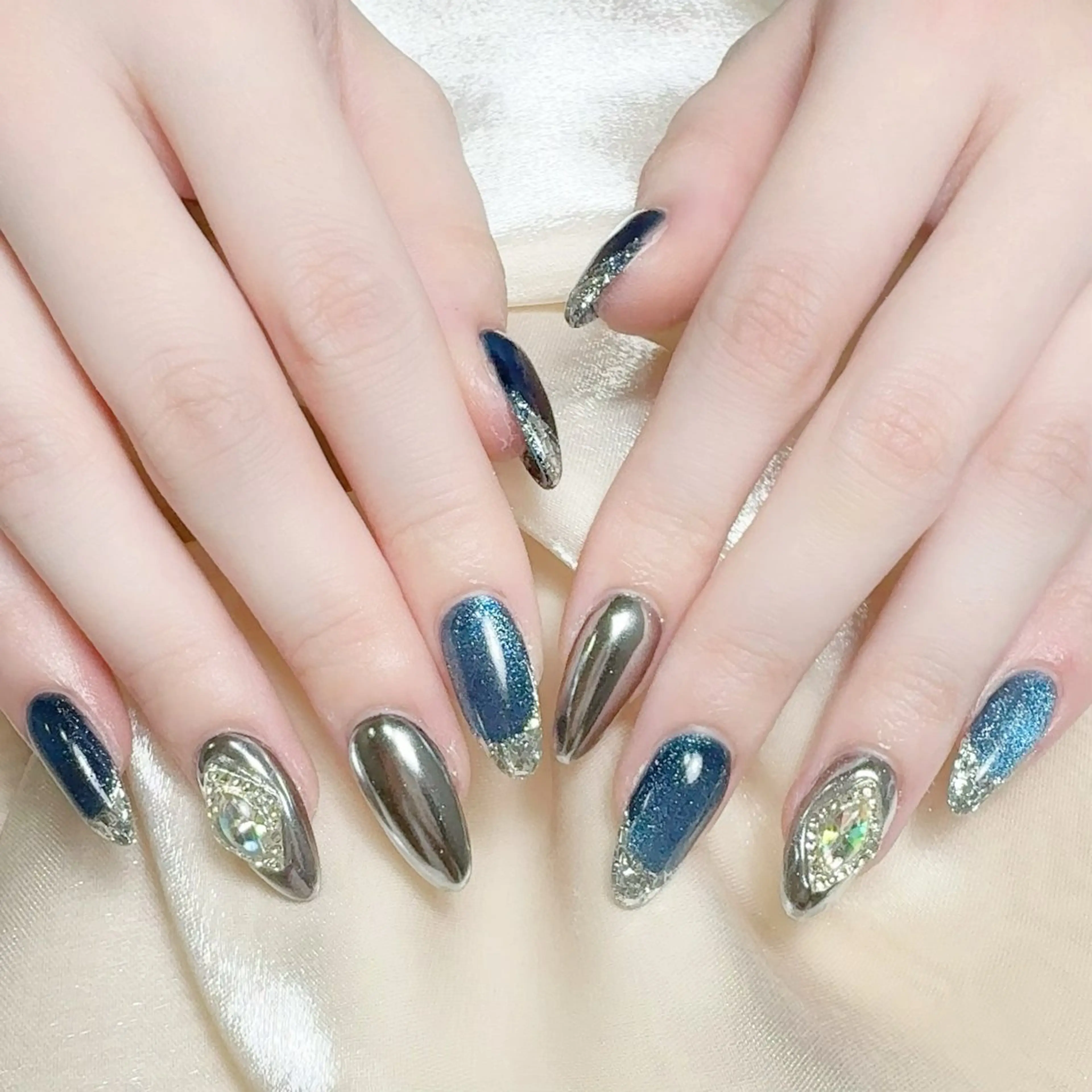 メンズ ネイル メンズ韓国風 アートネイル オーロラネイル ガーリー キラキラネイル Nail salon 木にいるのネイルデザイン