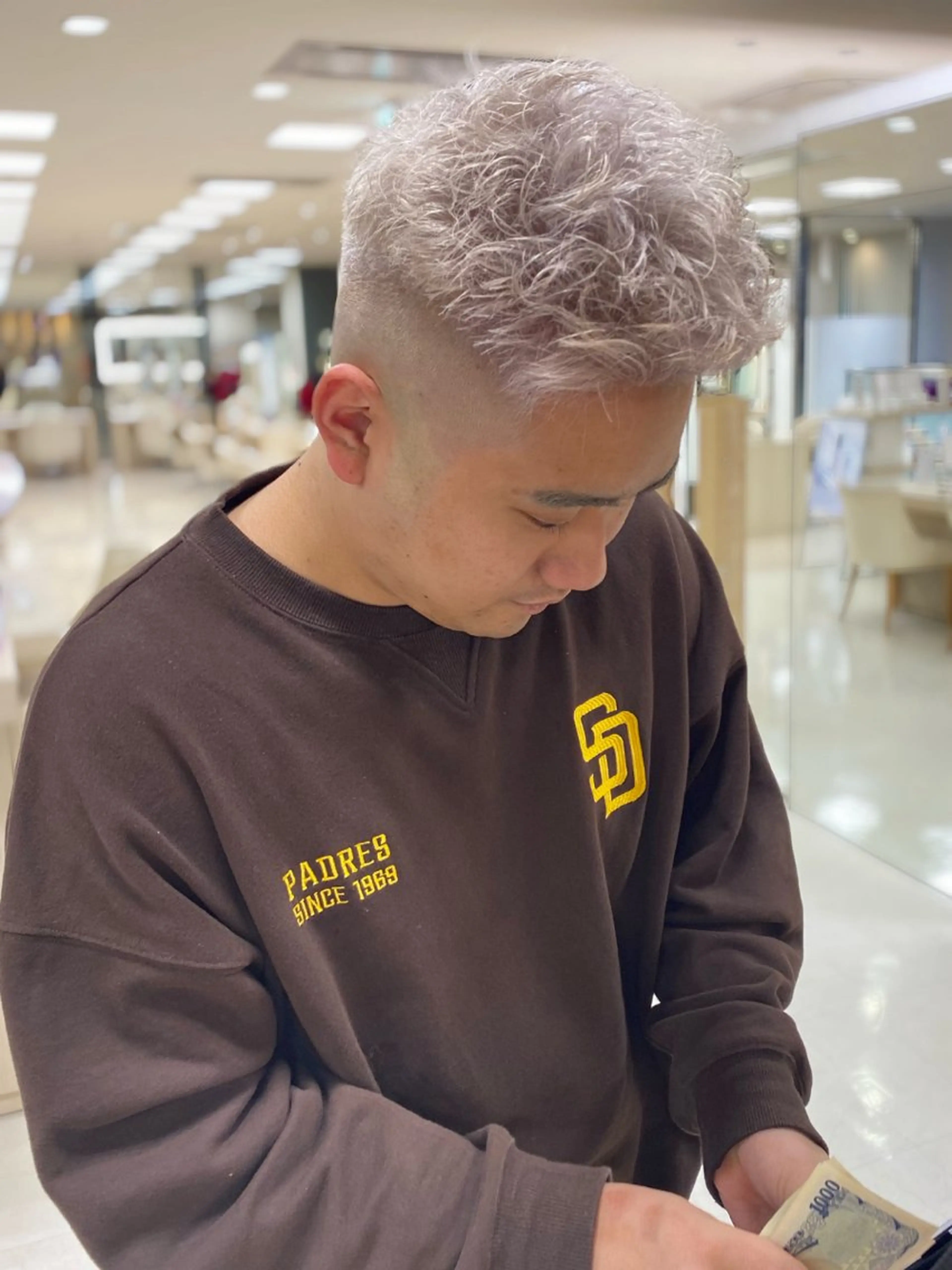 ショート カラー バレイヤージュ ベージュカラー ブリーチ ブロンド ケアブリーチ カット ヘアカラー トリートメント お悩み解決美容師🦚 片山/銀座/有楽町のヘアスタイル