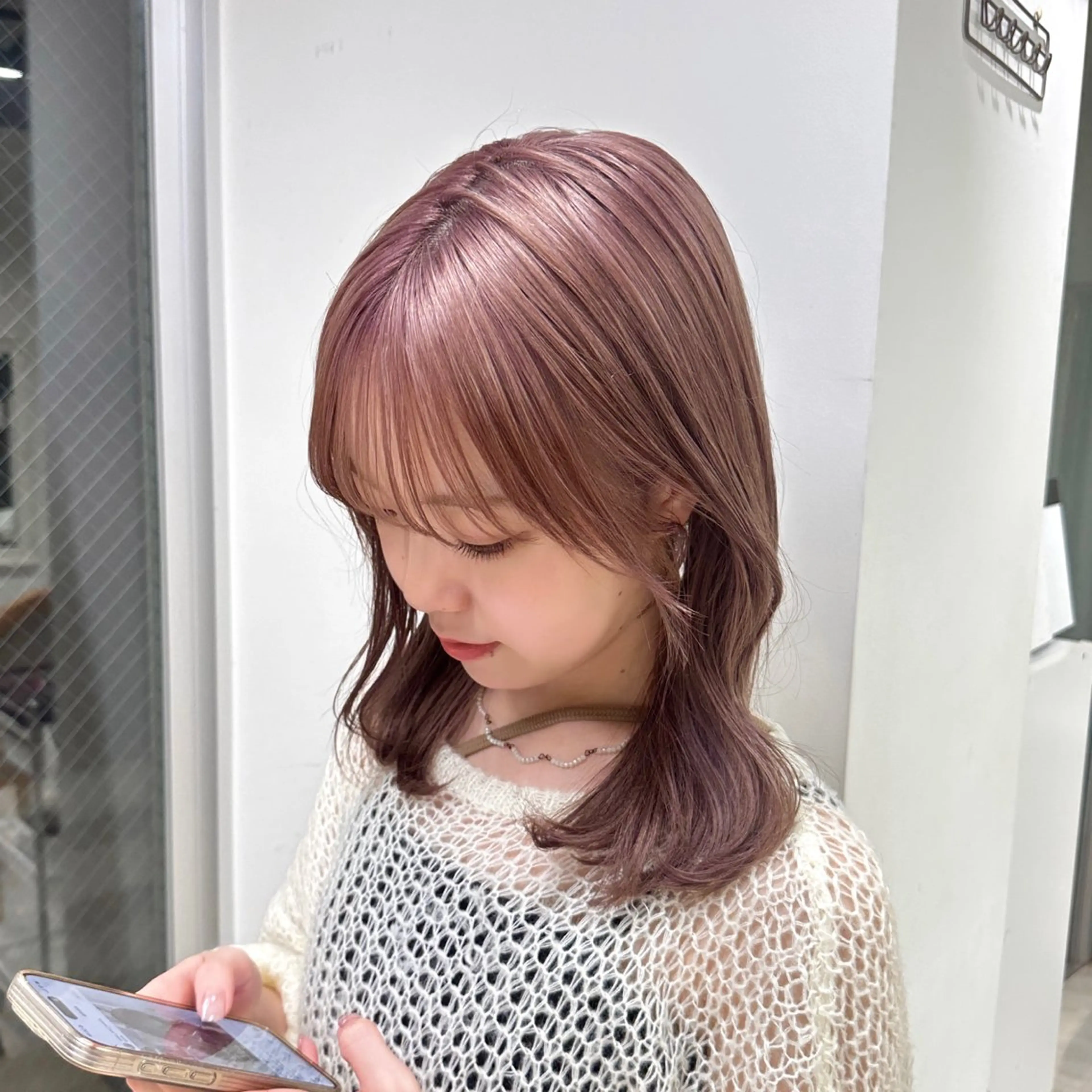ミディアム カラー ベージュカラー ブリーチ ピンクカラー ピンクベージュ 無料カットモデル🩶 30%off/はるかのヘアスタイル