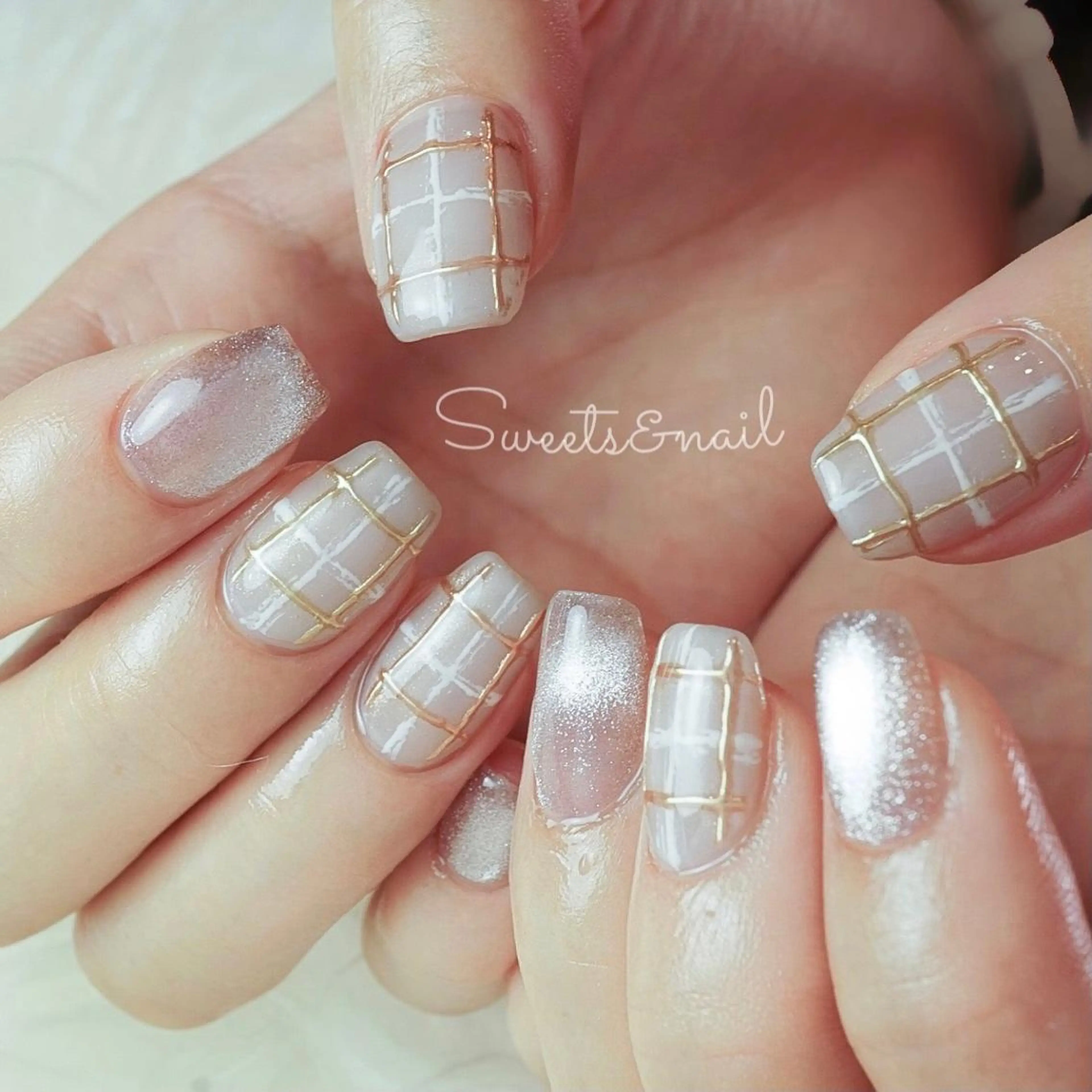 ネイル ジェルネイル ゴールド キラキラネイル マグネットネイル ミラーネイル Sweets& nail みなこのネイルデザイン