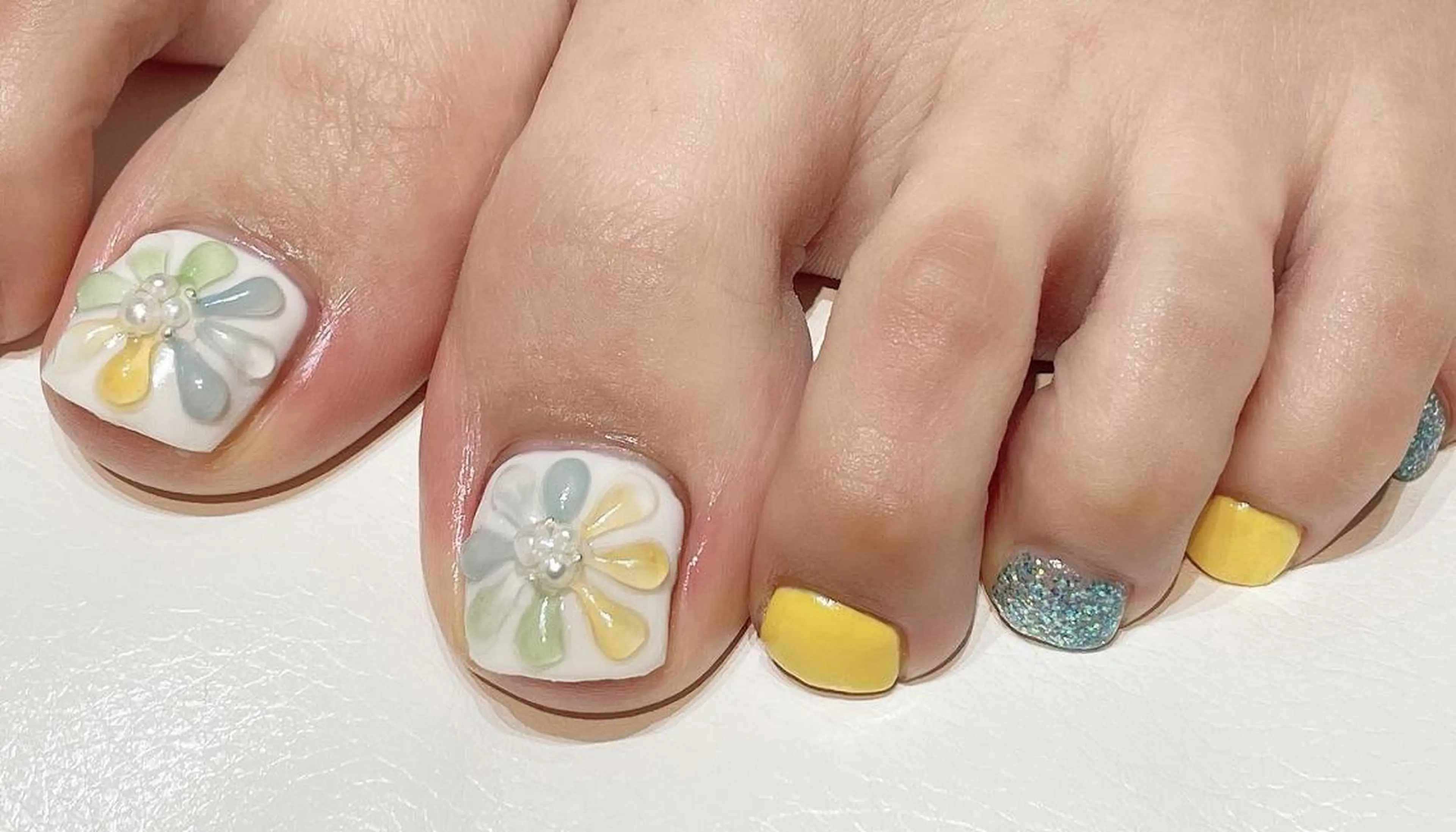 ネイル マツエク・マツパ まつげパーマ ボリュームラッシュ フラワーネイル フットネイル ジェルネイル 髙橋 敦子のネイルデザイン