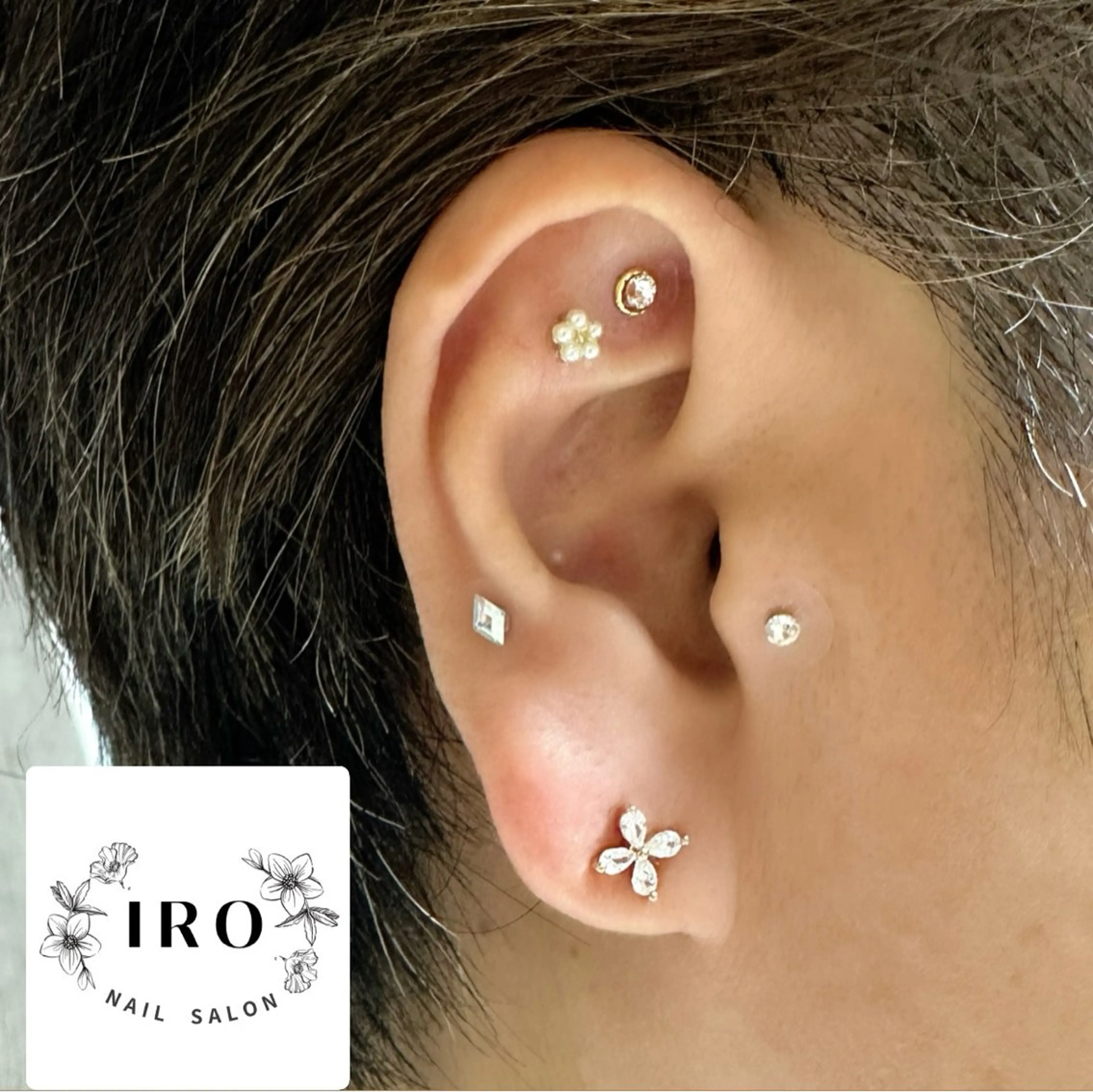 耳つぼジュエリー6粒の写真