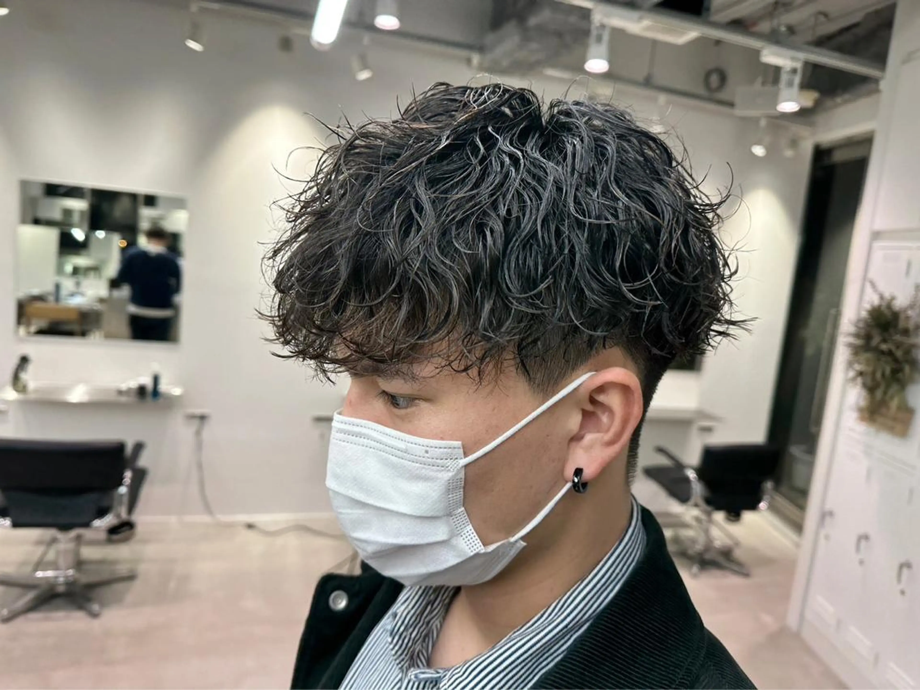 ミディアム パーマ メンズ ミディアムパーマ マッシュ メンズパーマ ツイストスパイラルパーマ 波巻きパーマ カット パーマ 天神大名メンズパーマ メンズショートのヘアスタイル