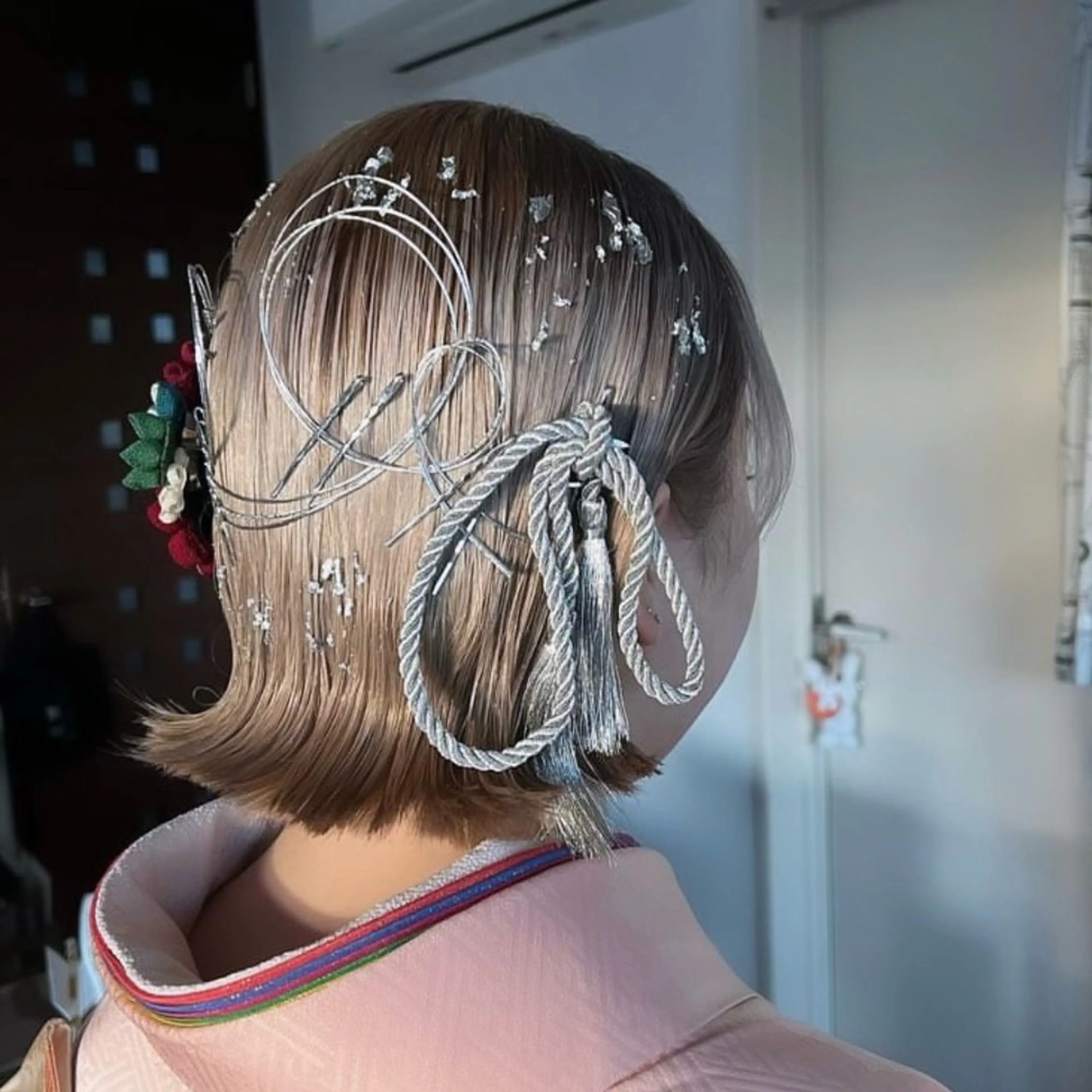 ショート ヘアアレンジ ヘアセット レイヤーカット/ フェミニン💕/鏡のヘアスタイル