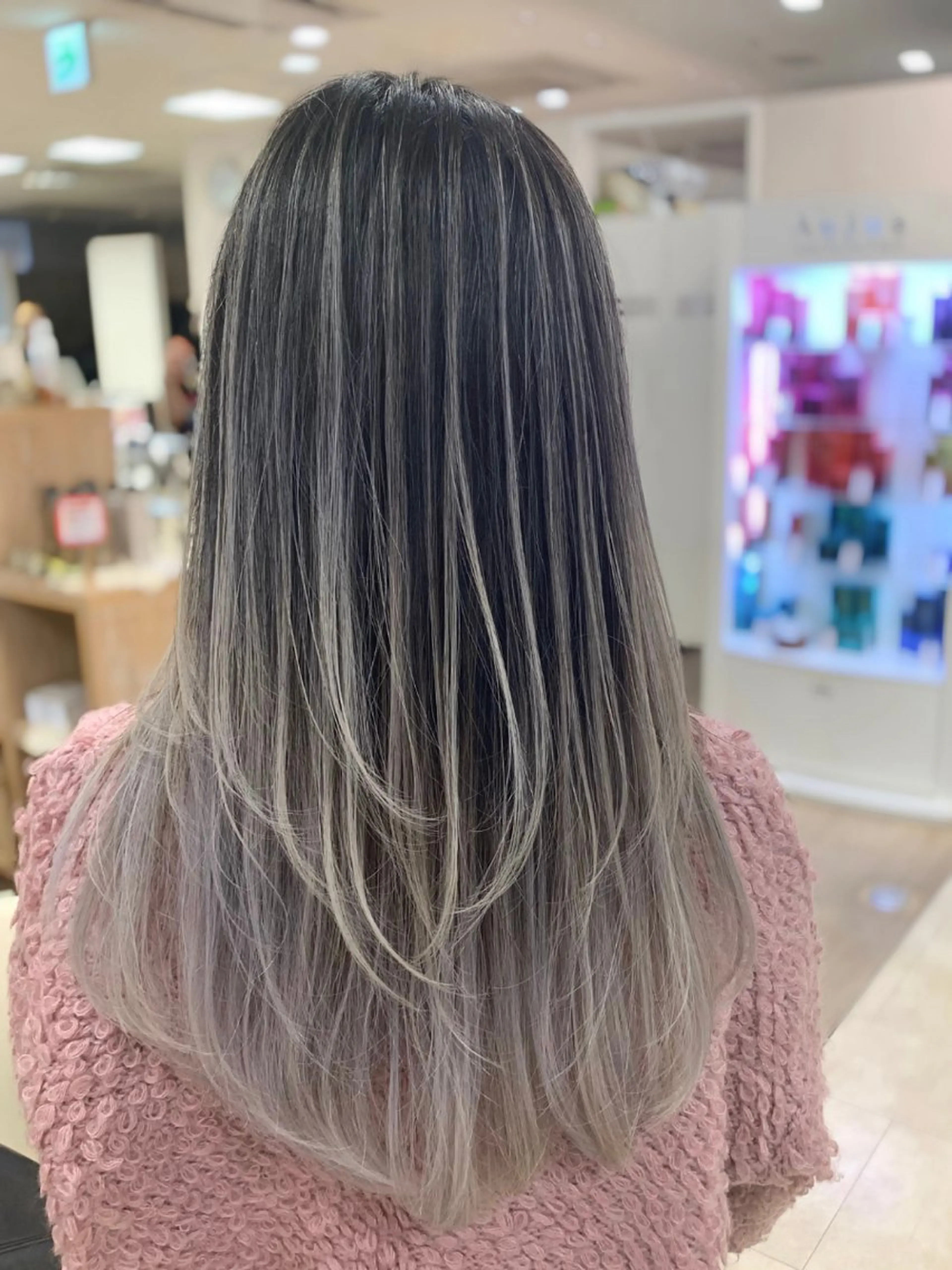 セミロング カラー バレイヤージュ ベージュカラー ブリーチ ブロンド ケアブリーチ ヘアカラー トリートメント お悩み解決美容師🦚 片山/銀座/有楽町のヘアスタイル