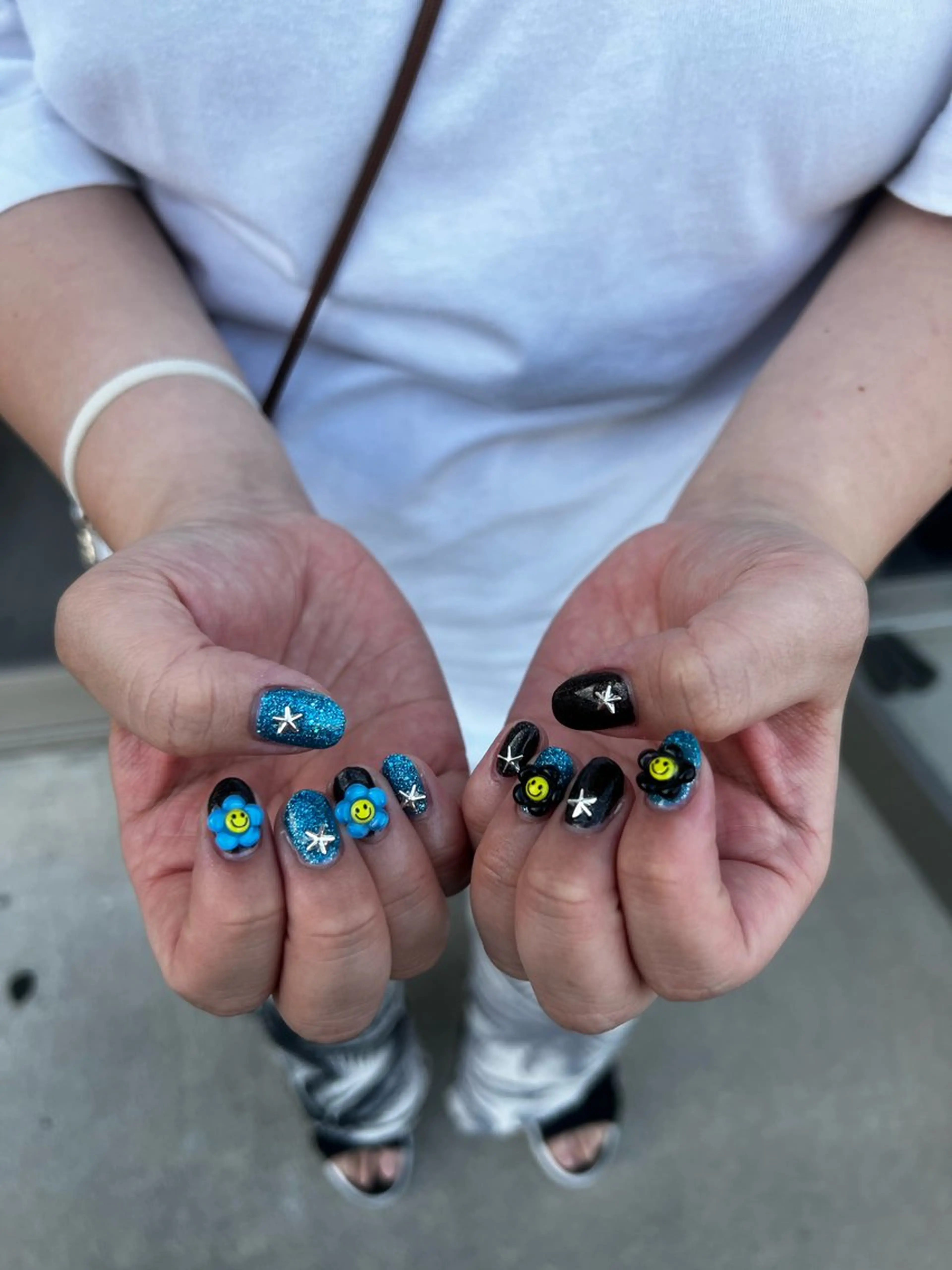 ネイル ブルー フラワーネイル ラメ(グリッター) LACHIC NOZOMIのネイルデザイン