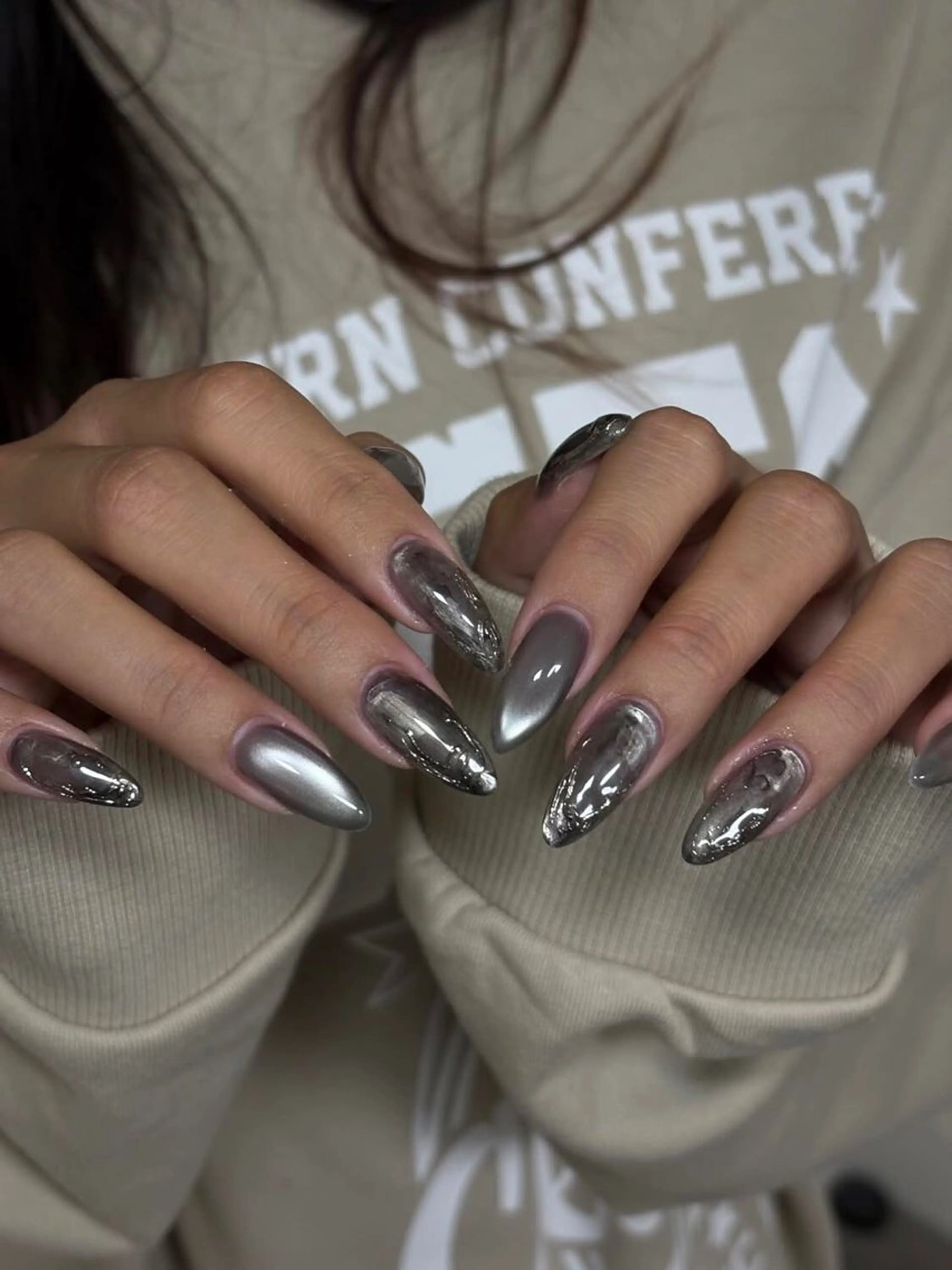 ネイル グラデーション ラメ(グリッター) マグネットネイル ミラーネイル ニュアンスネイル ハンドネイル Lumi de nailsのネイルデザイン