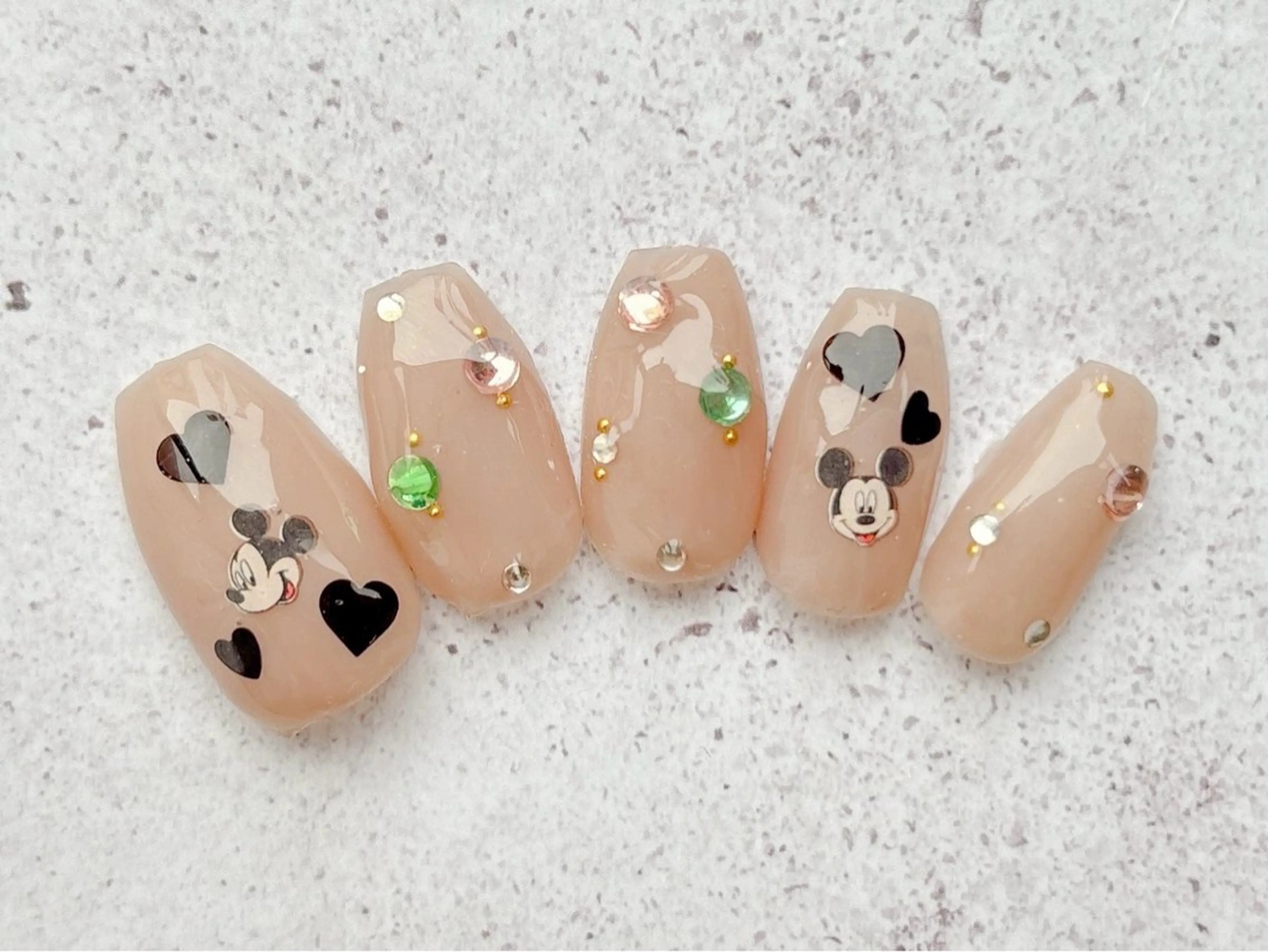 ネイル パッチリオメメ Lianaのネイルデザイン