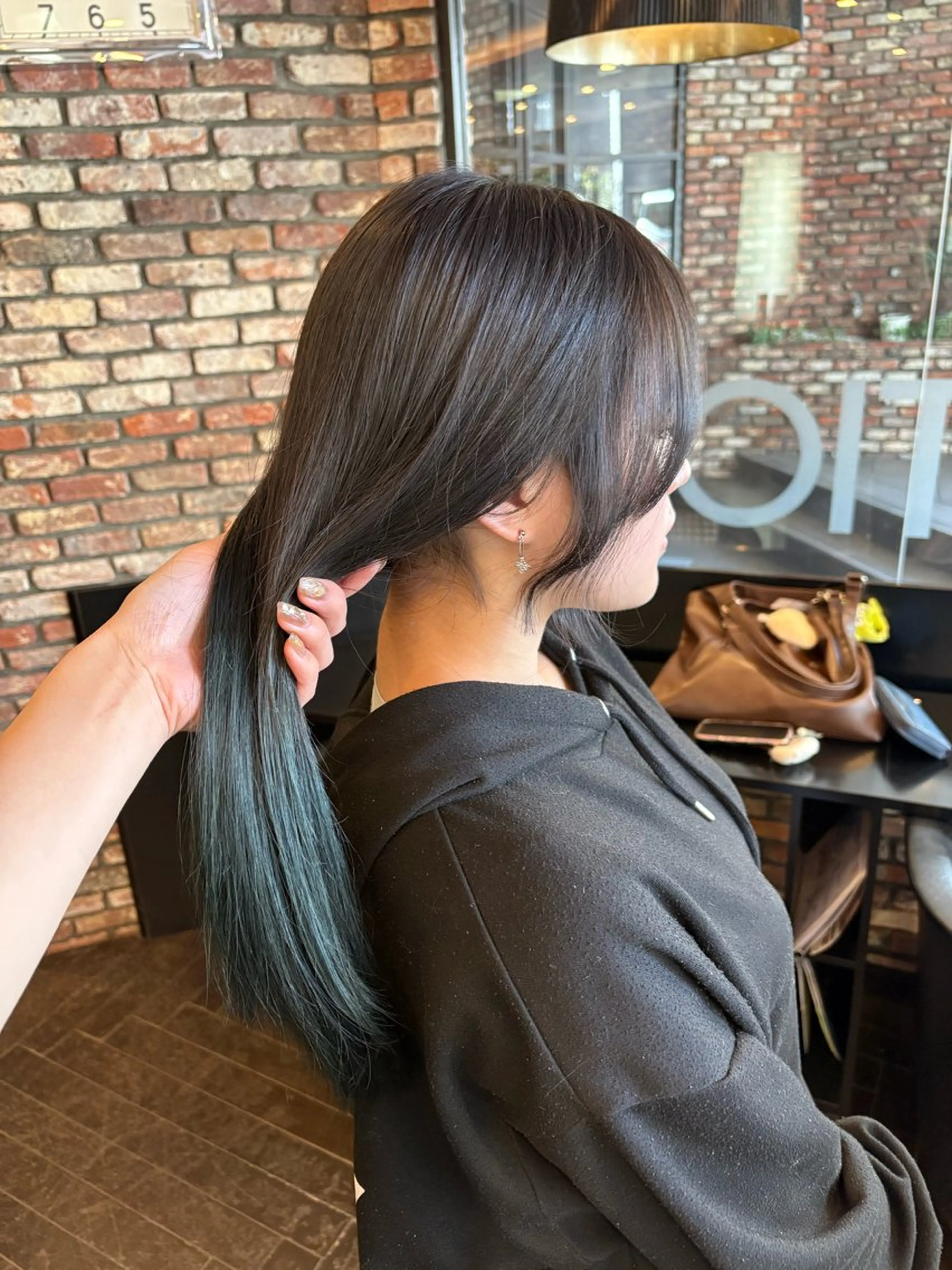 ミディアム カット ヘアカラー トリートメント ショート 顔周りレイヤー/マオのヘアスタイル