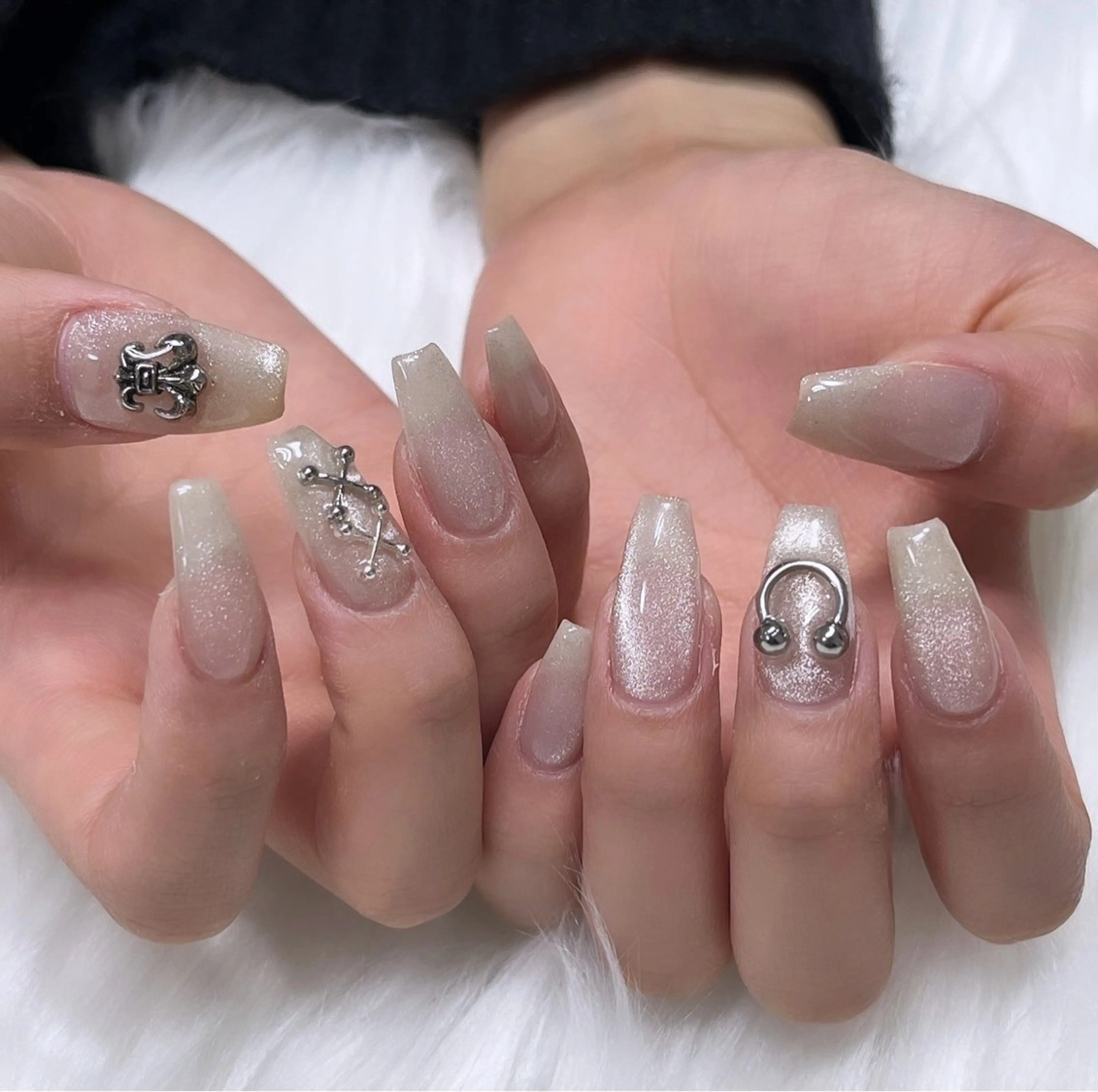 ネイル アートネイル キラキラネイル 韓国ネイル ラメ(グリッター) ロングネイル ハンドネイル 🐕🦺Yappy 💗A-tanのネイルデザイン