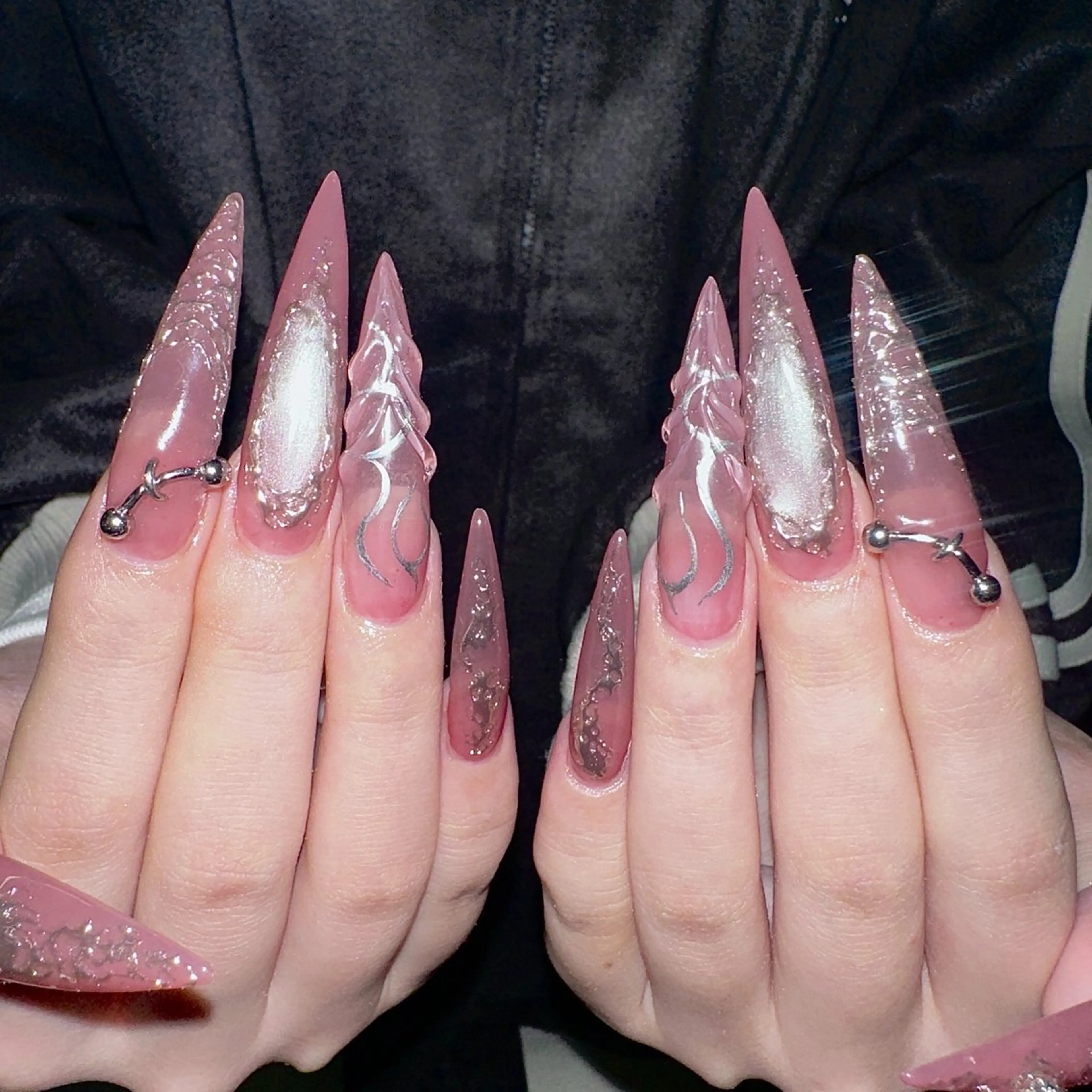 ネイル AIKO🐈‍⬛⭐︎ 大阪/y2k/個性派のネイルデザイン