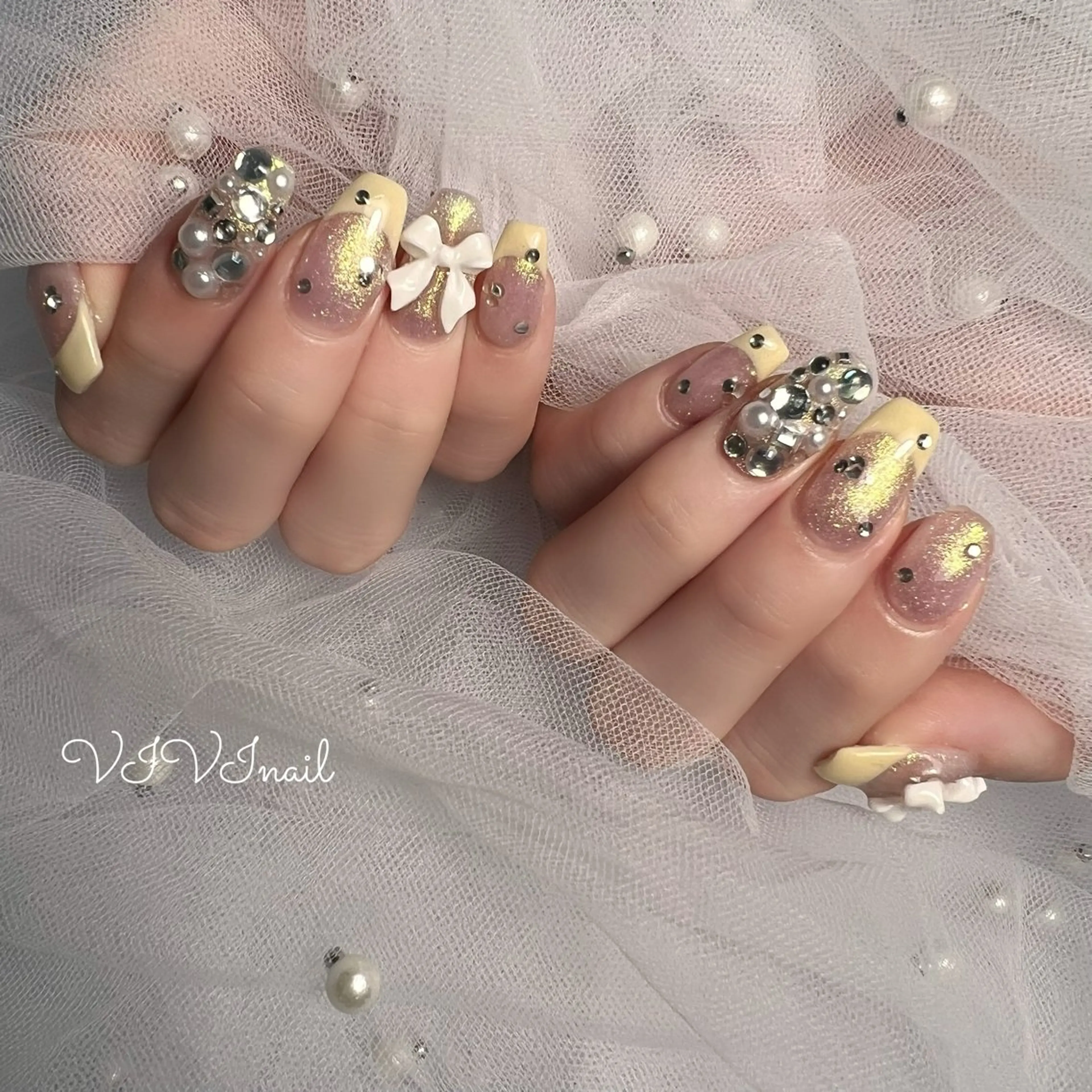ネイル フレンチネイル キラキラネイル ハンドネイル vivi nailのネイルデザイン