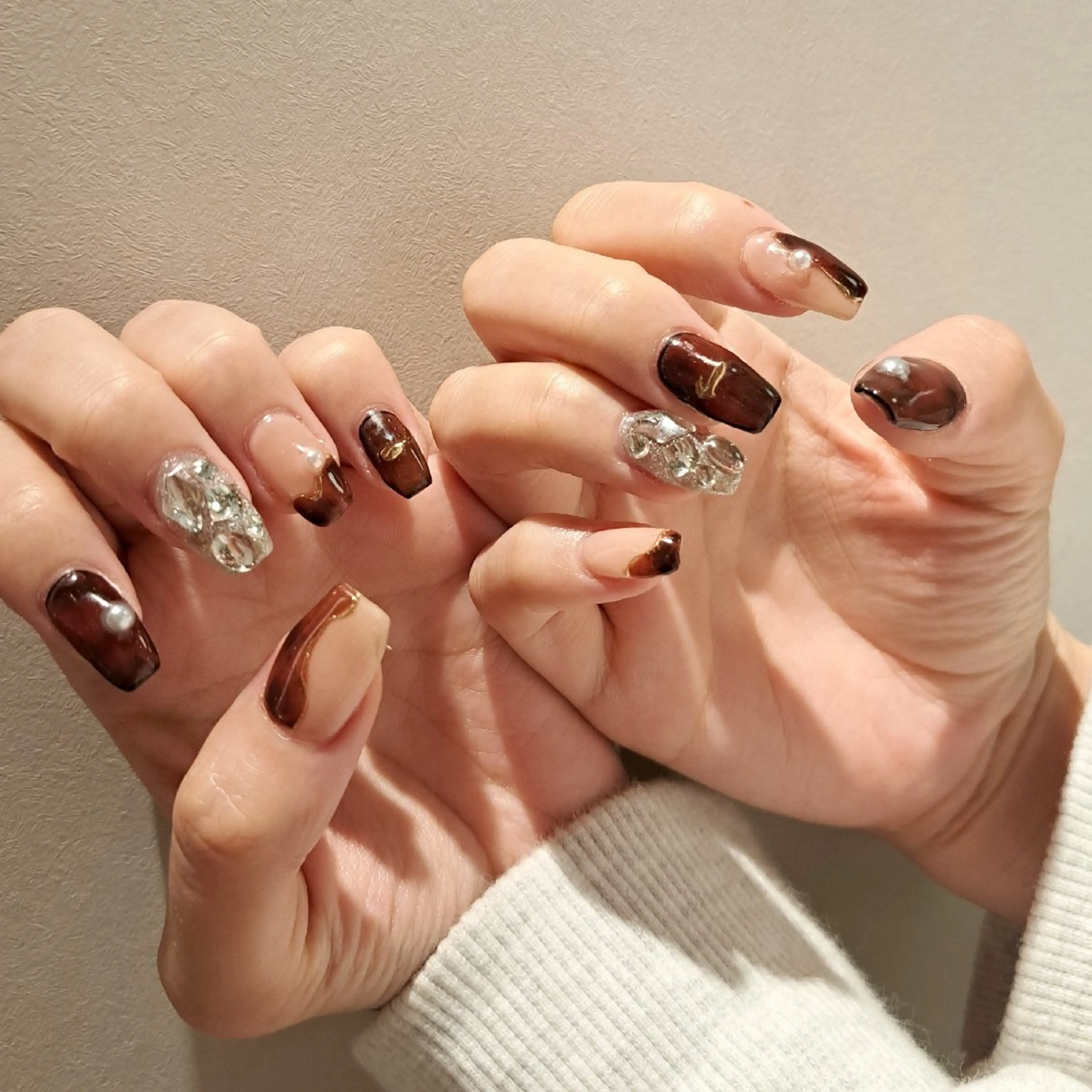 ネイル べっ甲ネイル ブラウン ミラーネイル ストーンネイル Nail mood デザイン持ち込みokのネイルデザイン
