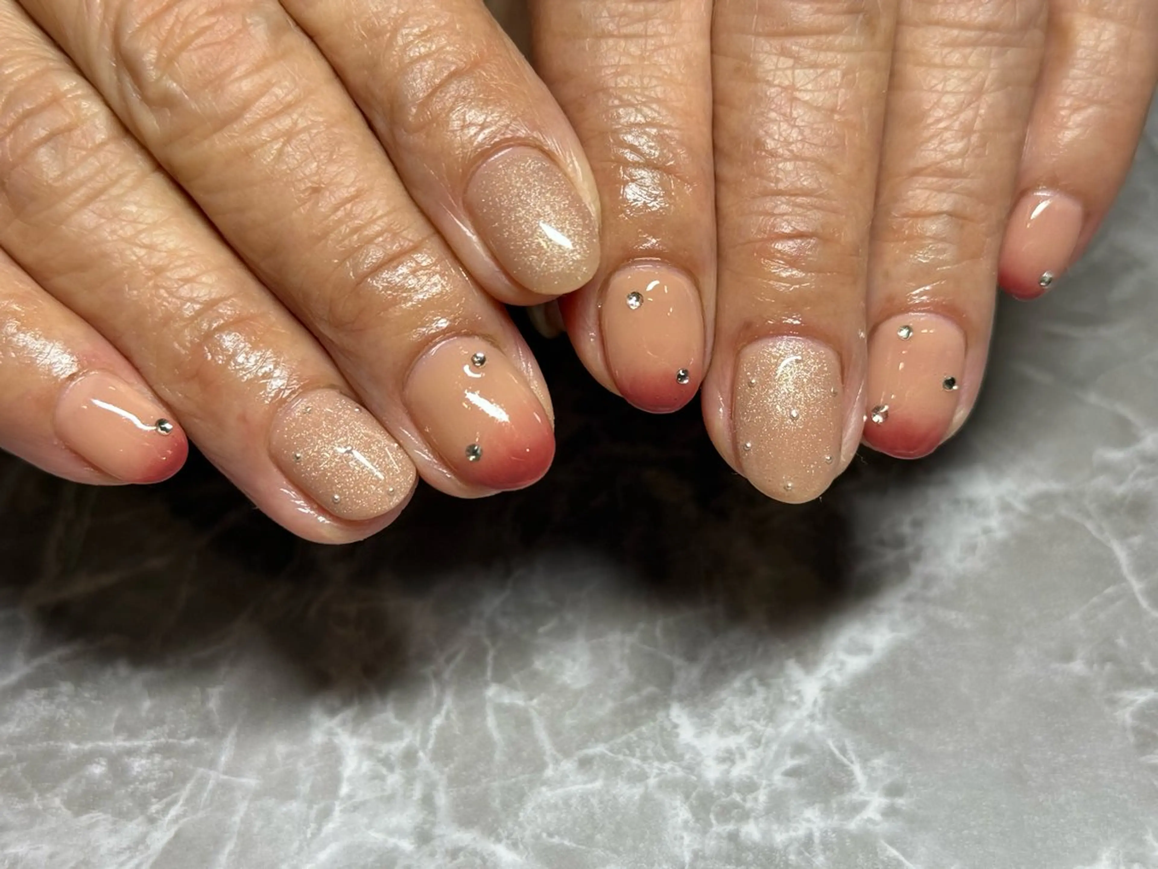 カラー ハンドネイル nail salon CHEのネイルデザイン