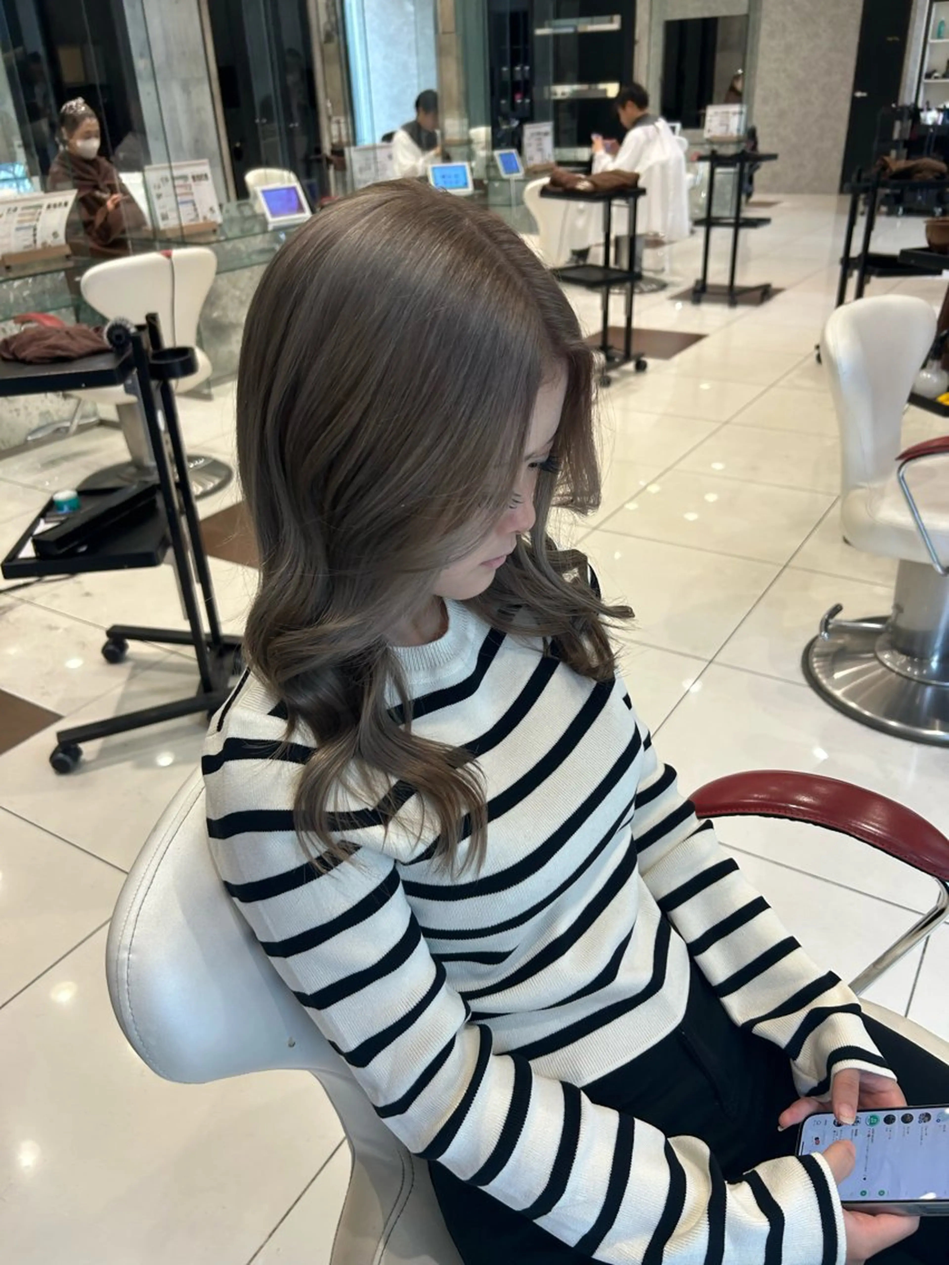 セミロング ハイトーンカラー✨️ 艶カラー特化Amiのヘアスタイル