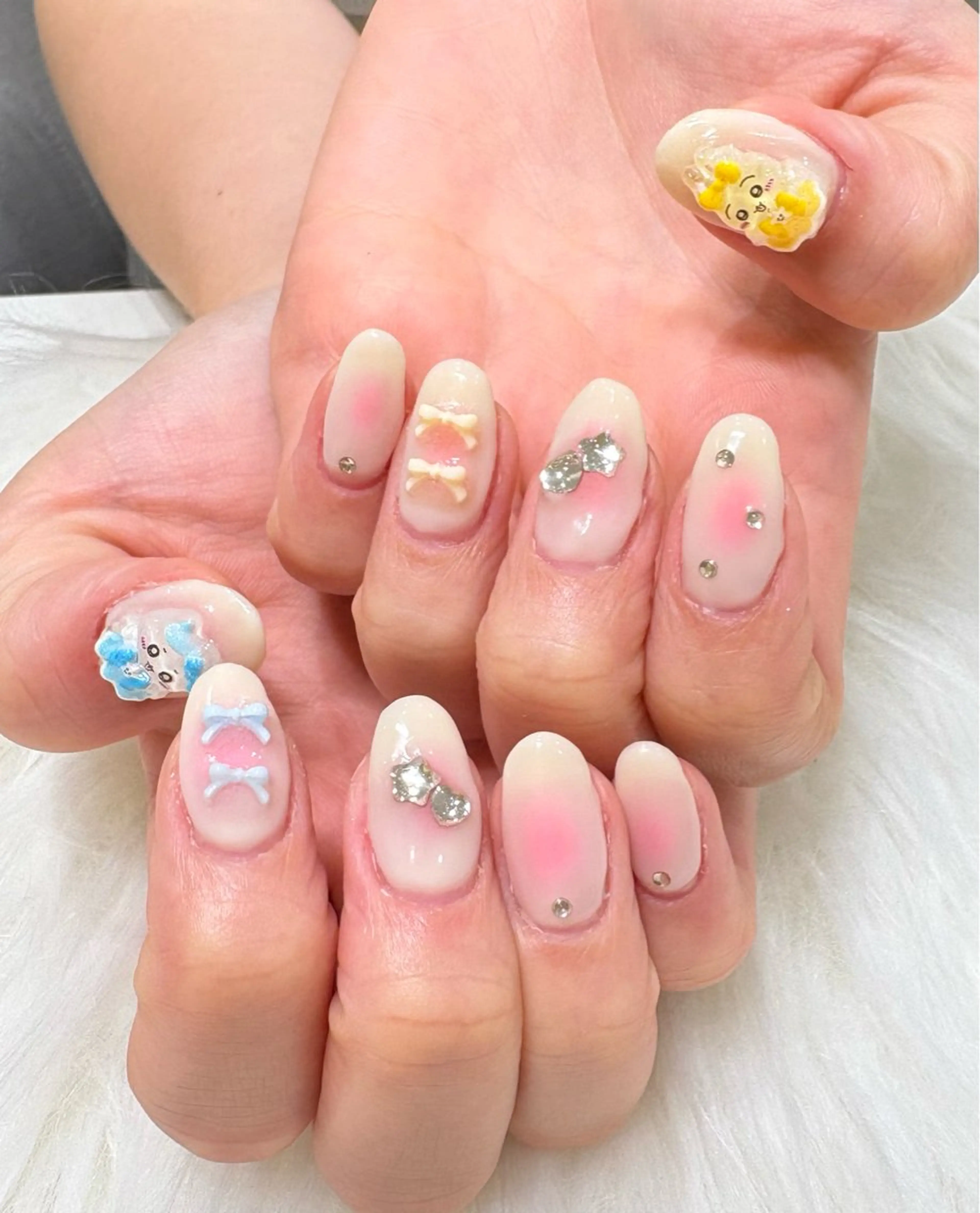 ネイル シオリ ⪩⪨のネイルデザイン