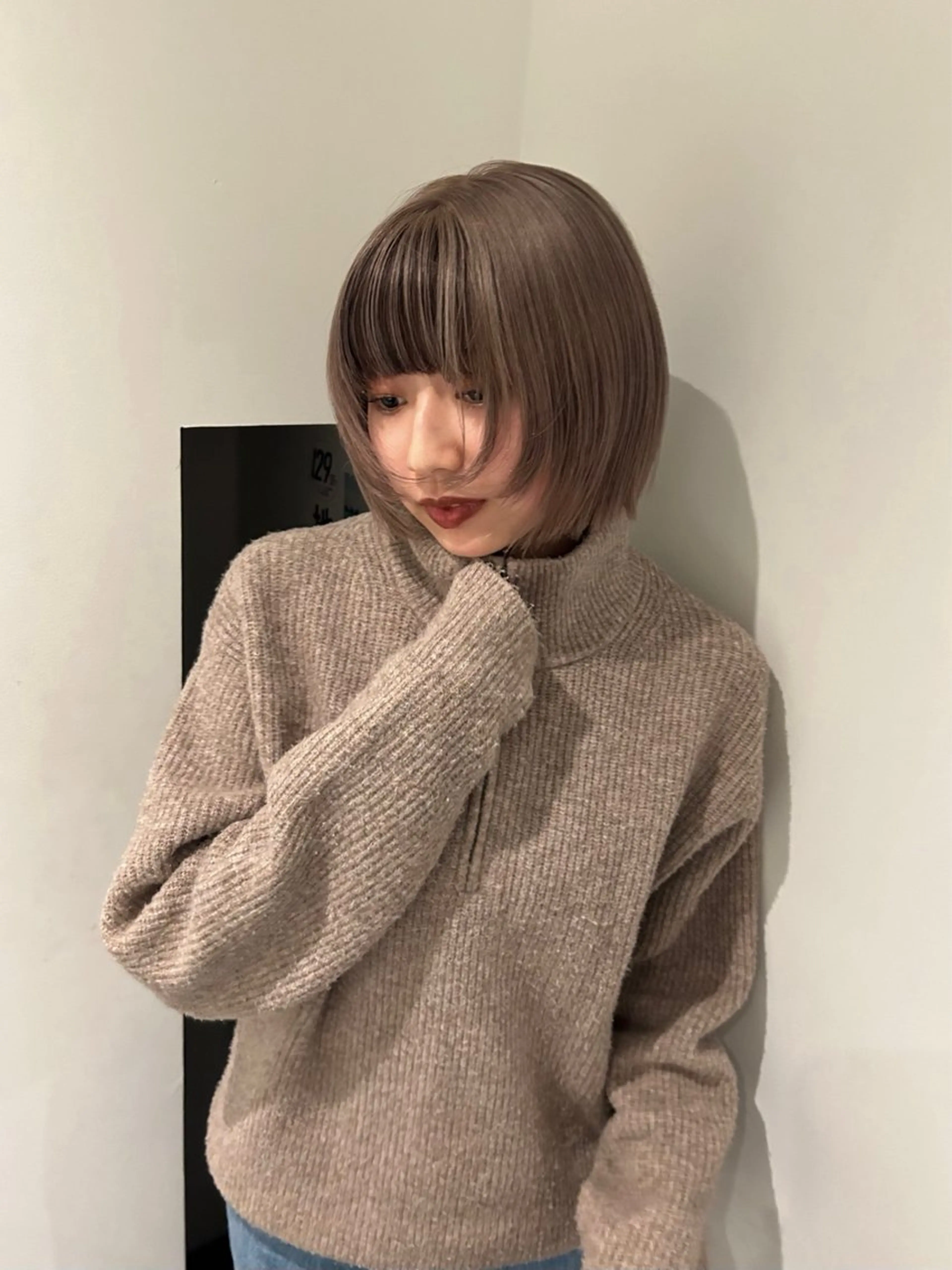 ショート カラー ベージュカラー ブリーチ ブラウンカラー ケアブリーチ 透明感カラー nonoka オリーブ/レイヤーのヘアスタイル