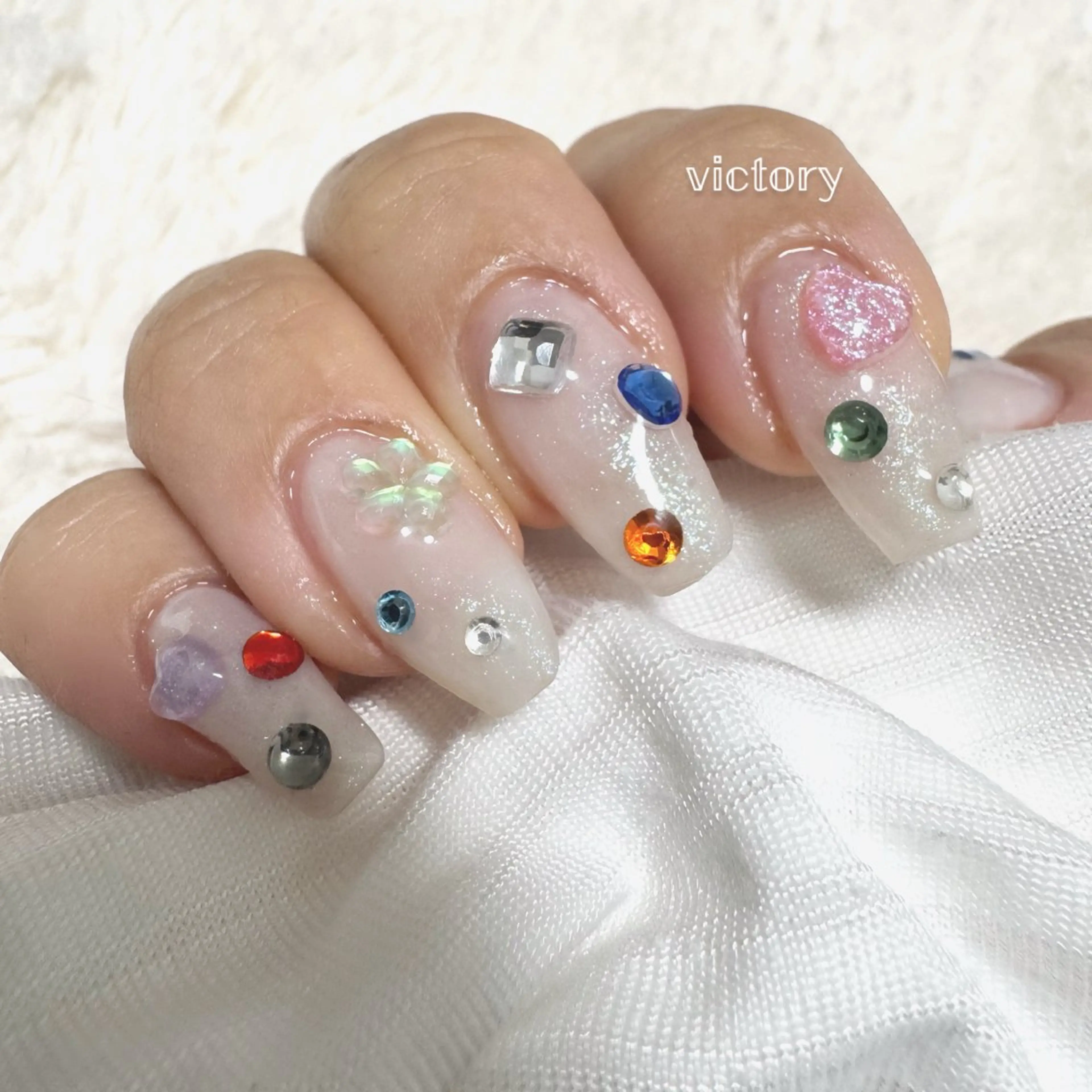 ネイル ストーンネイル nail salon victoryのネイルデザイン