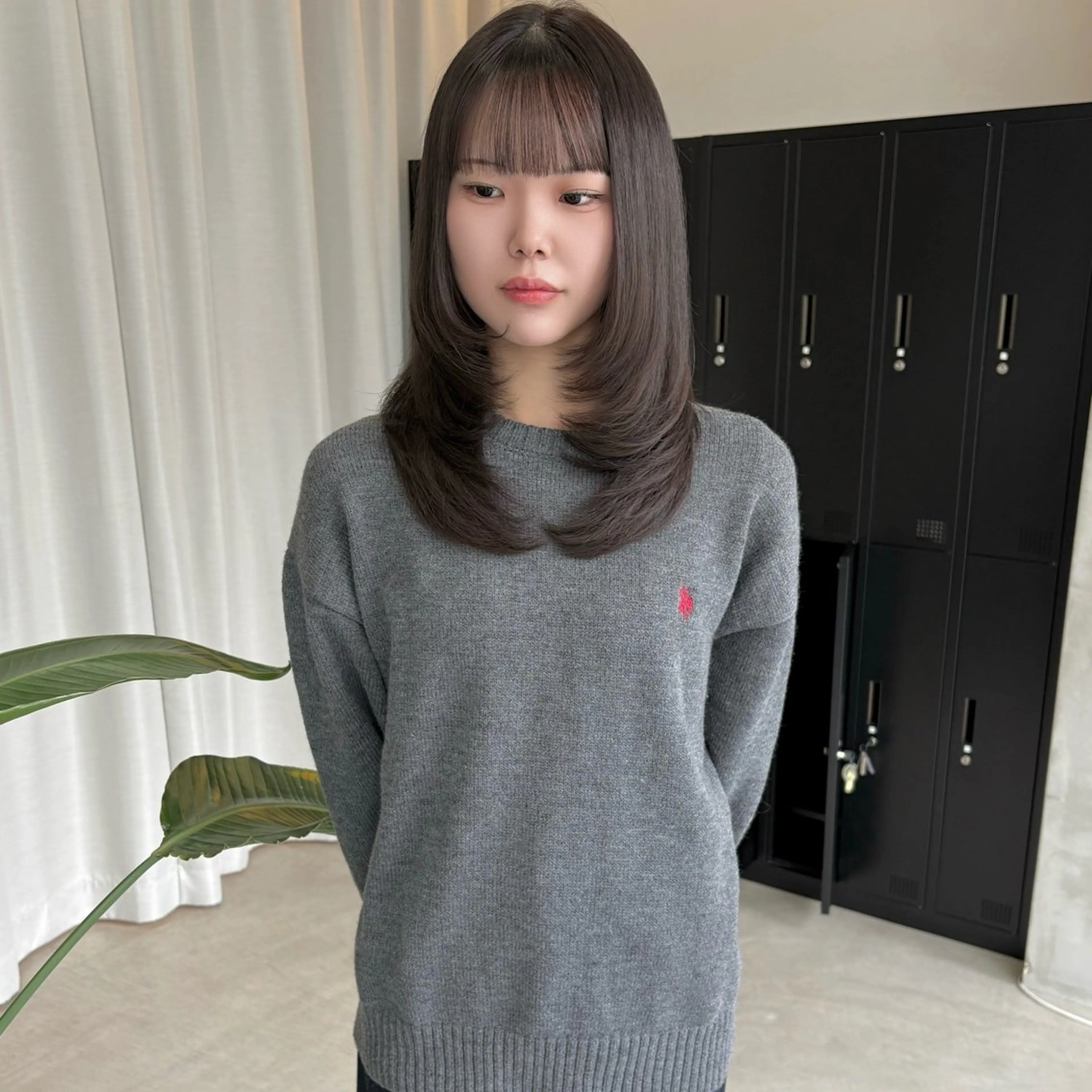 ミディアム カラー ダークグレー ダークグレージュ グレージュ レイヤーカット カット ヘアカラー トリートメント はちすか るかのヘアスタイル