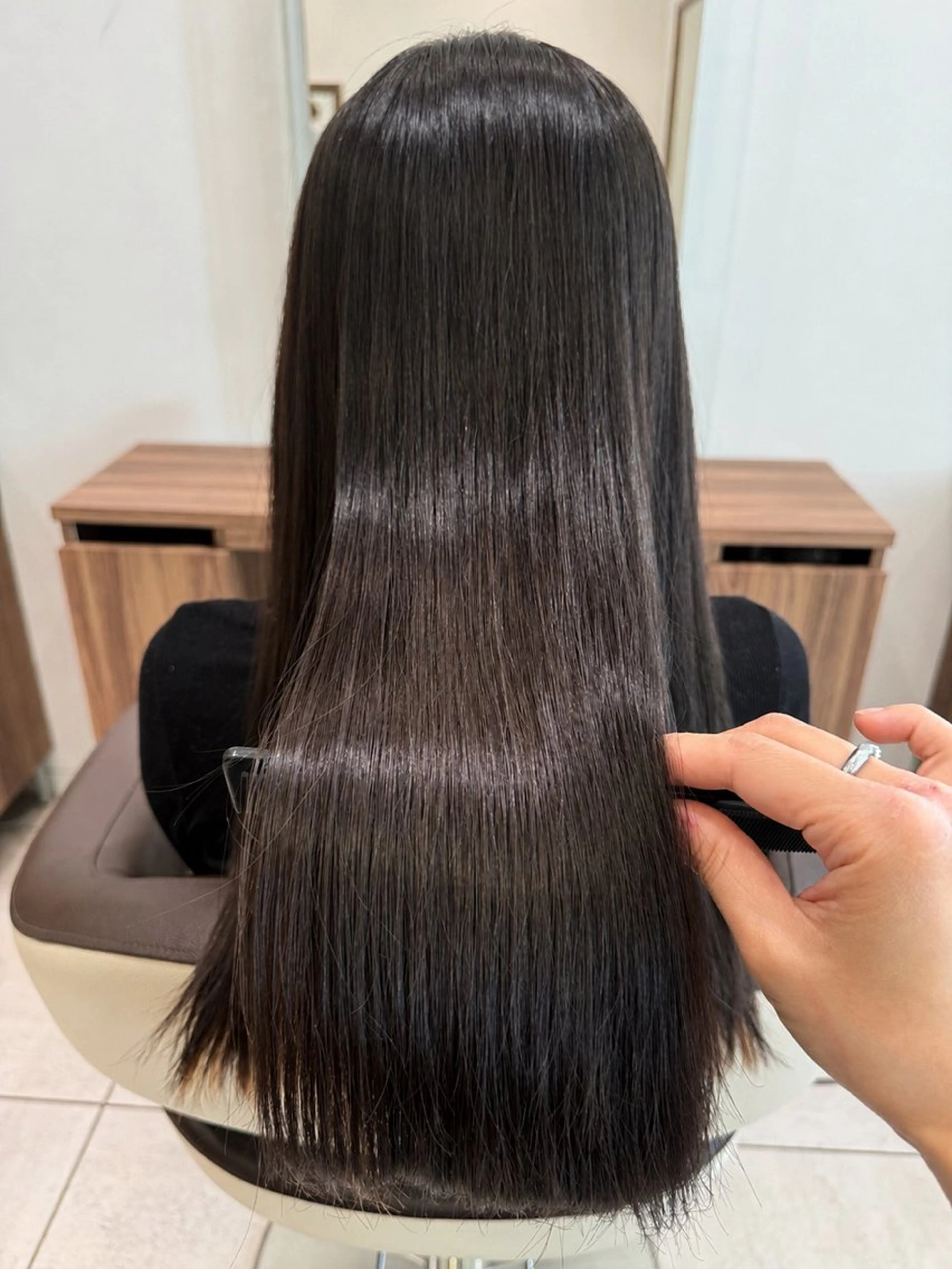 ロング カット 縮毛矯正 .MANA. 【艶髪ロング】のヘアスタイル
