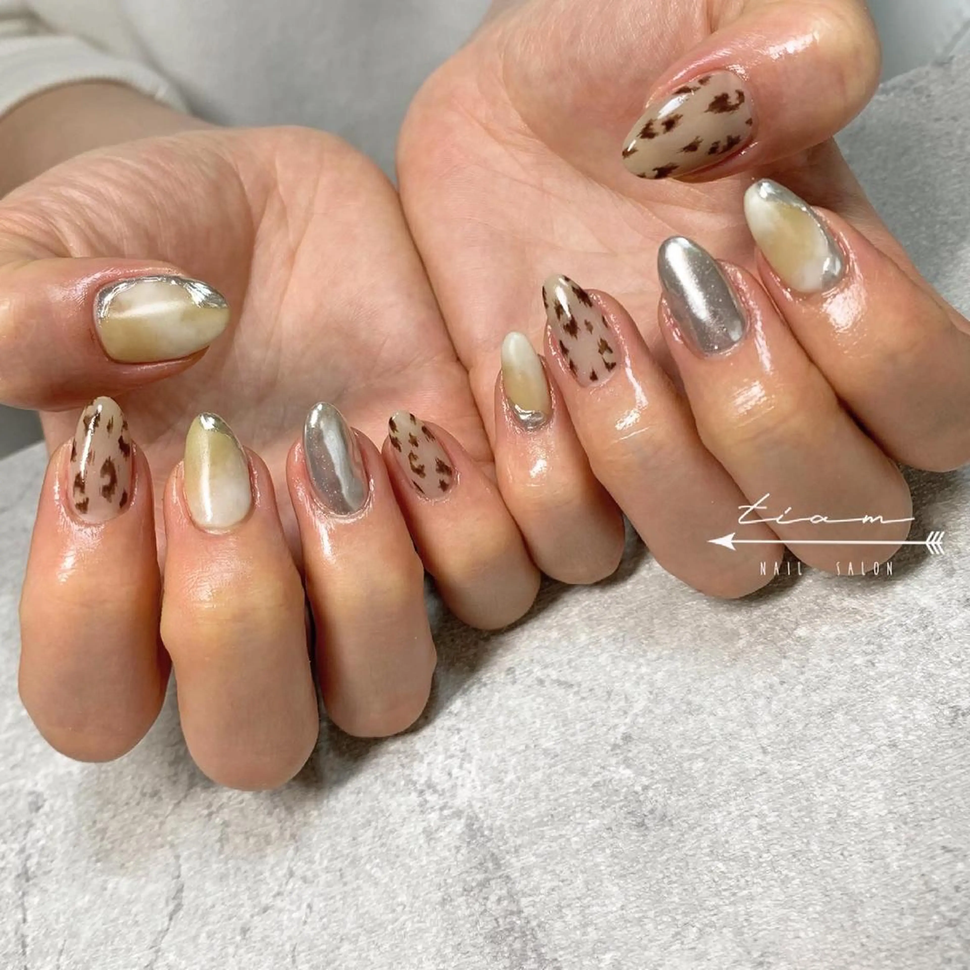 ネイル アニマル柄 アートネイル ミラーネイル ニュアンスネイル 春ネイル 𝑡𝑖𝑎𝑚𓂃 きむらゆきののネイルデザイン