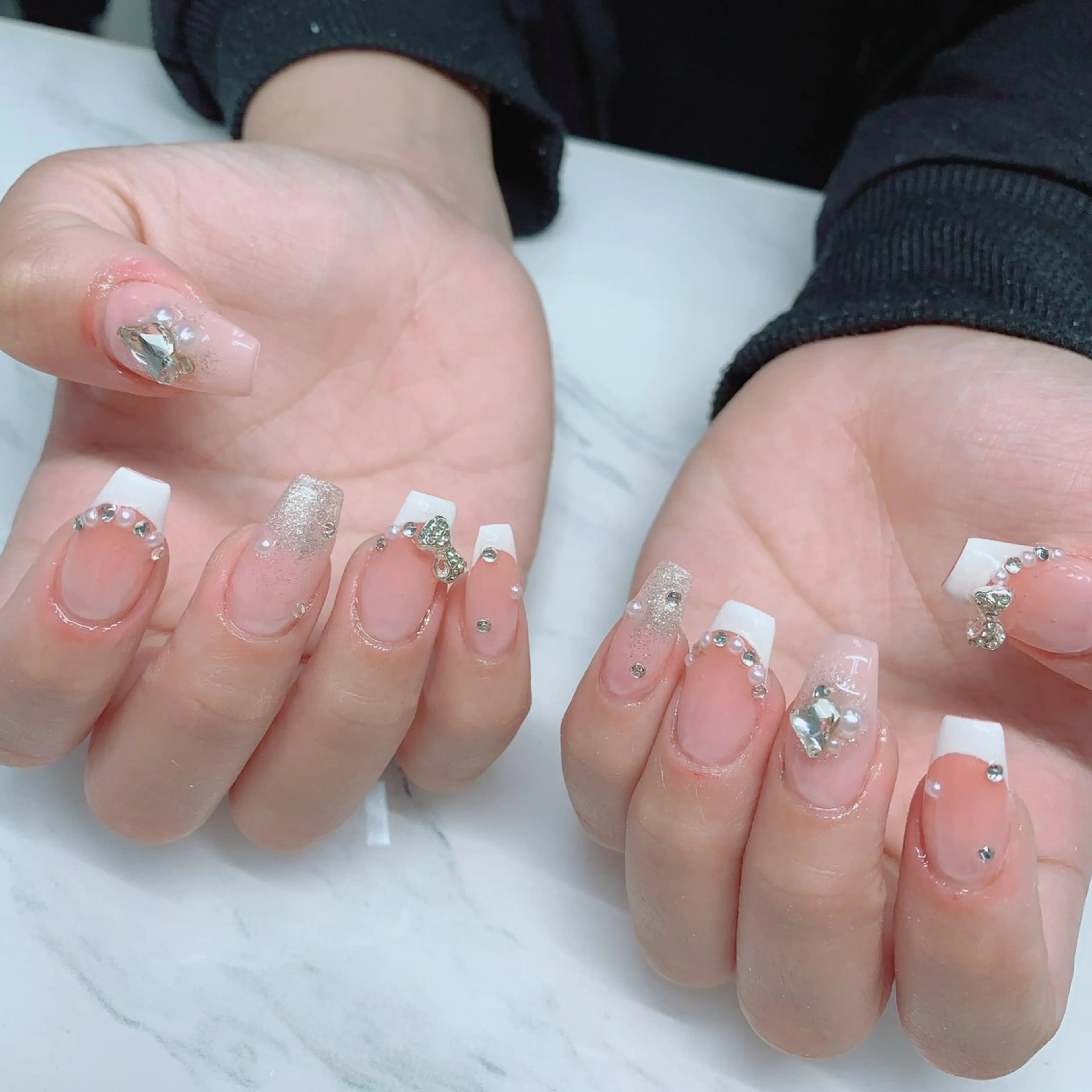 ネイル オーロラネイル 長さ出し フットネイル ジェルネイル キラキラネイル ハンドネイル インフィニティ ネイルサロンのネイルデザイン