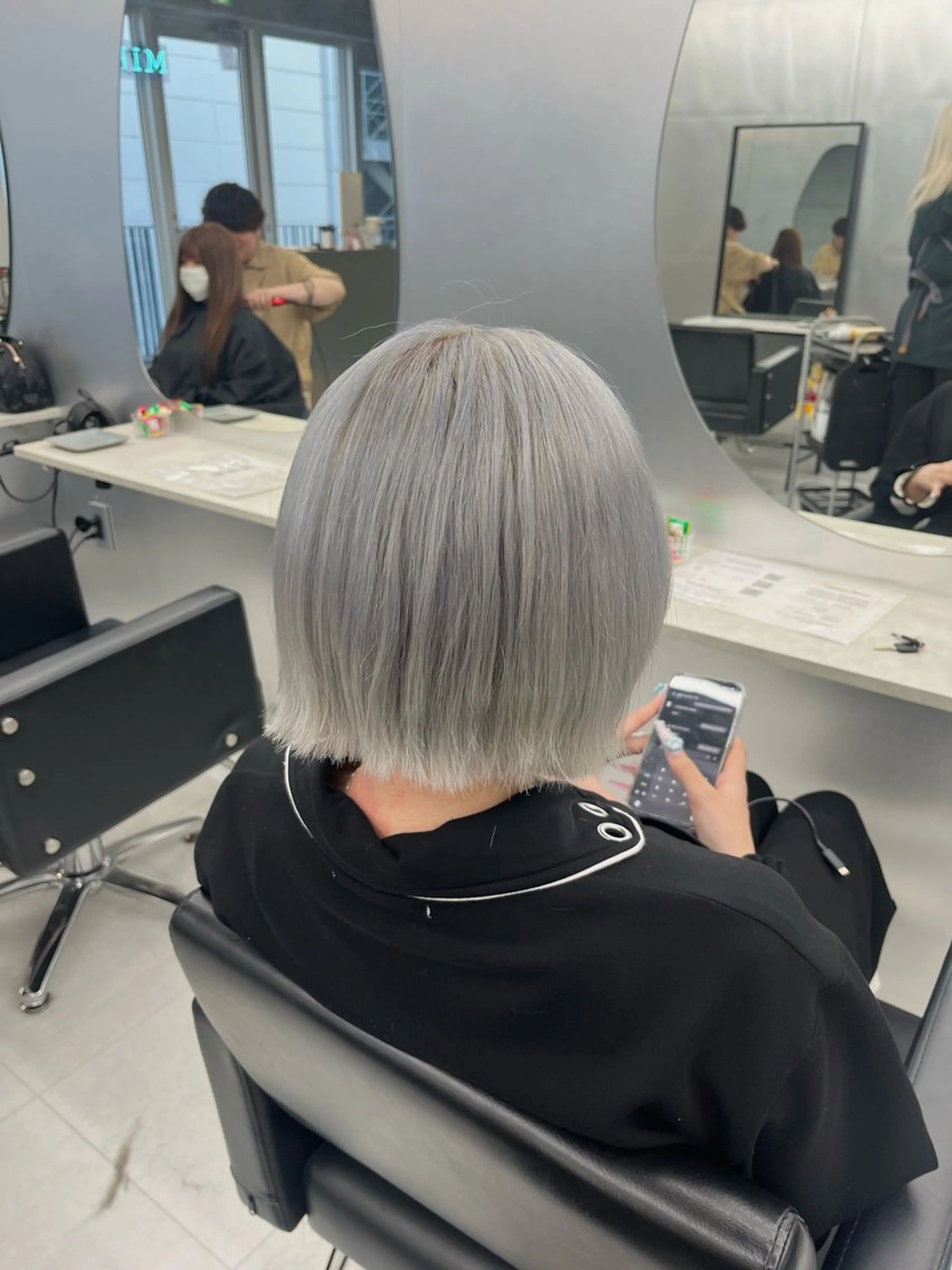 ミディアム カラー カット ヘアカラー トリートメント ヘアセット 🌈推し活ハイトーン 💫荒川結星のヘアスタイル